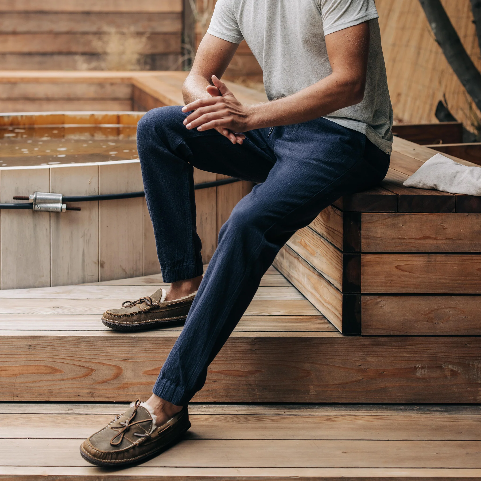 The Apres Pant in Charcoal Double Cloth - Image 2