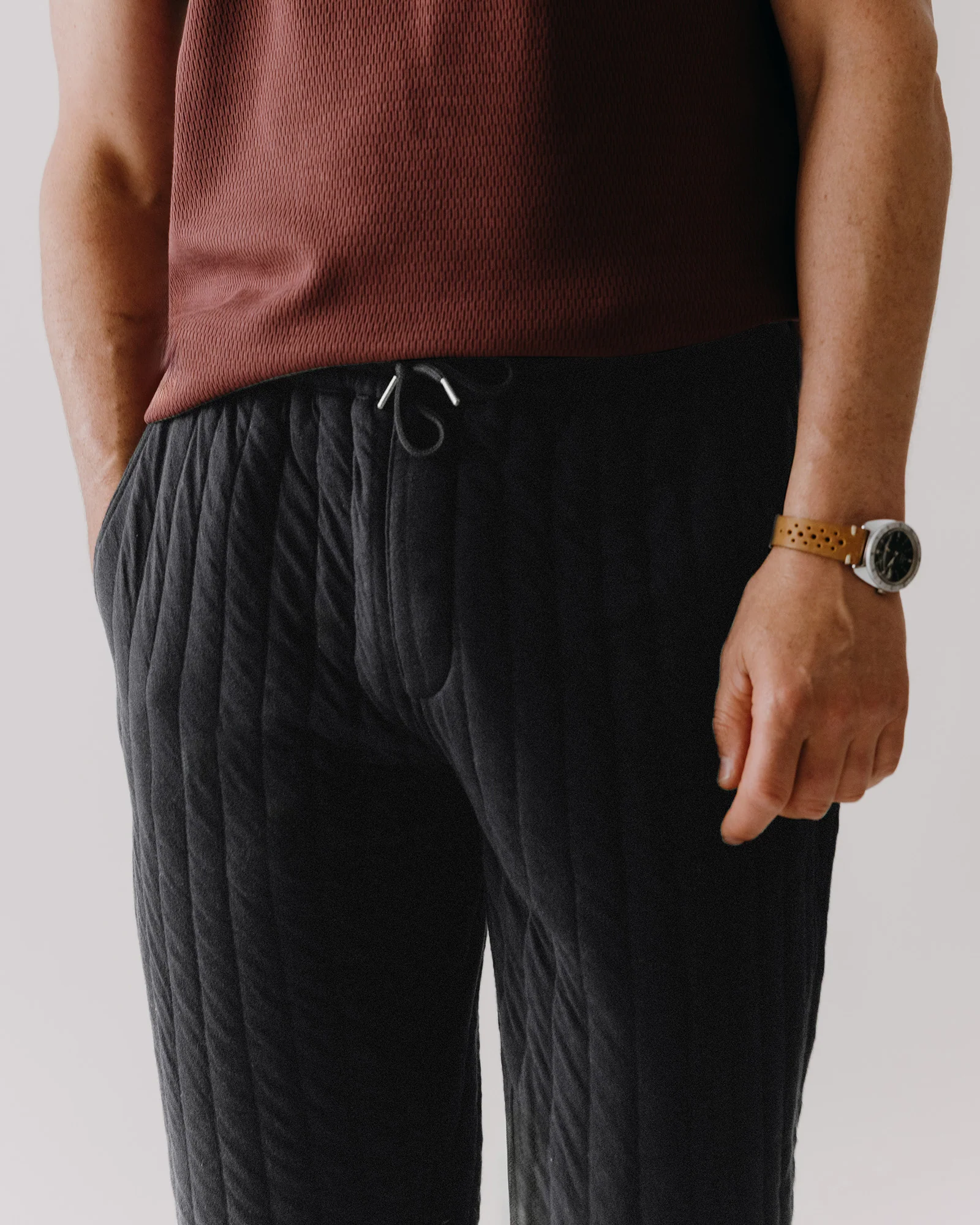 The Apres Pant in Heather Coal Quilted Jersey - Image 3