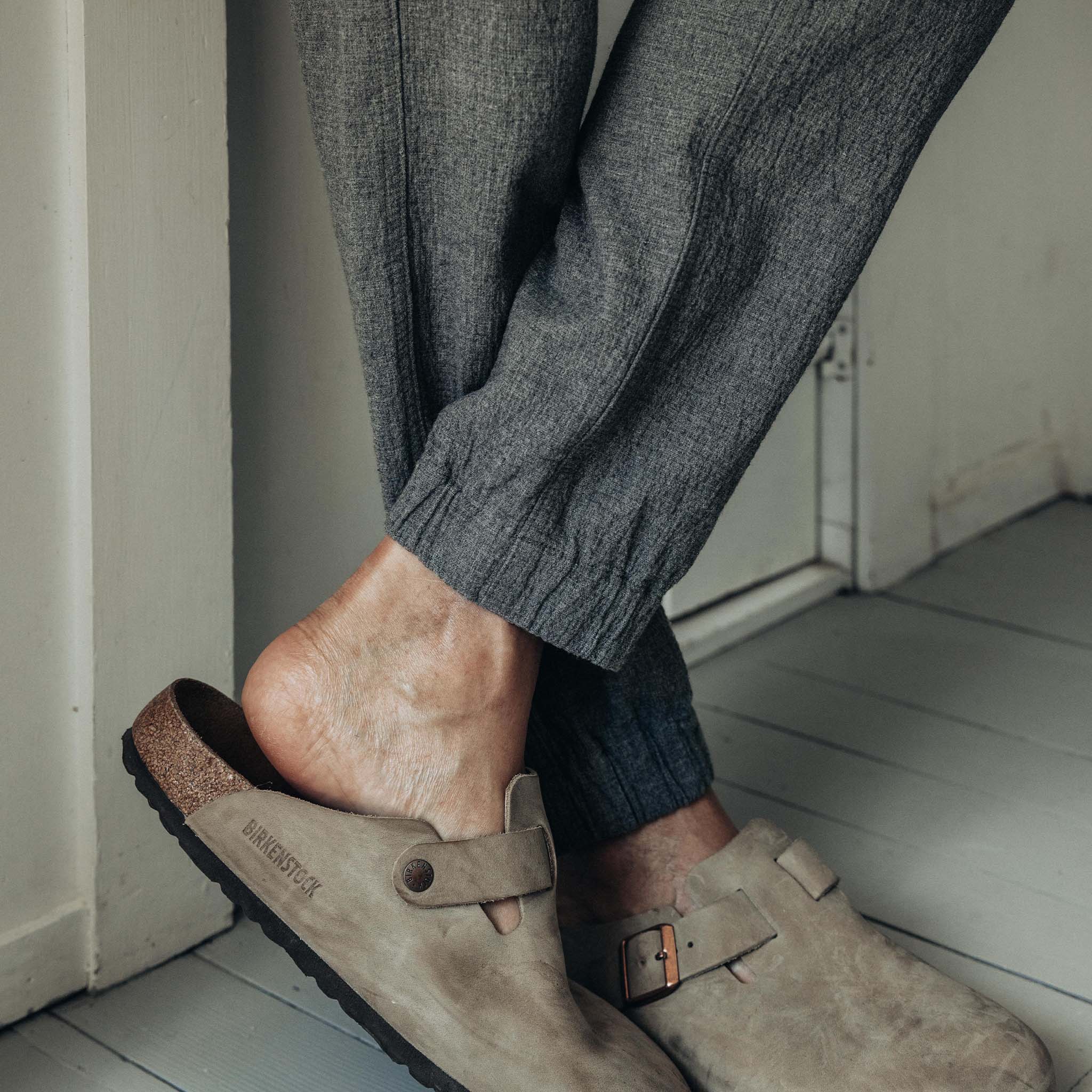 The Apres Pant in Heather Grey Double Cloth - Image 4