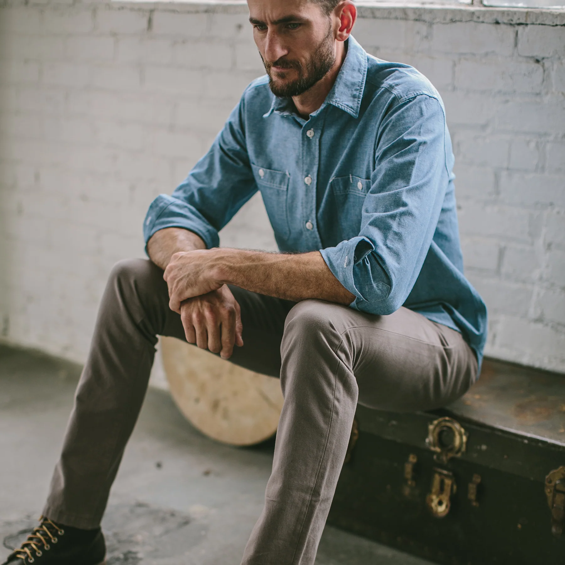 The Slim Chino in Ash - Image 4