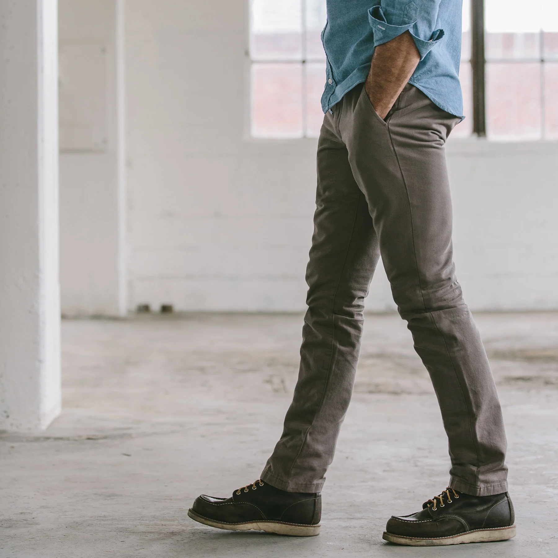 The Slim Chino in Ash - Image 5