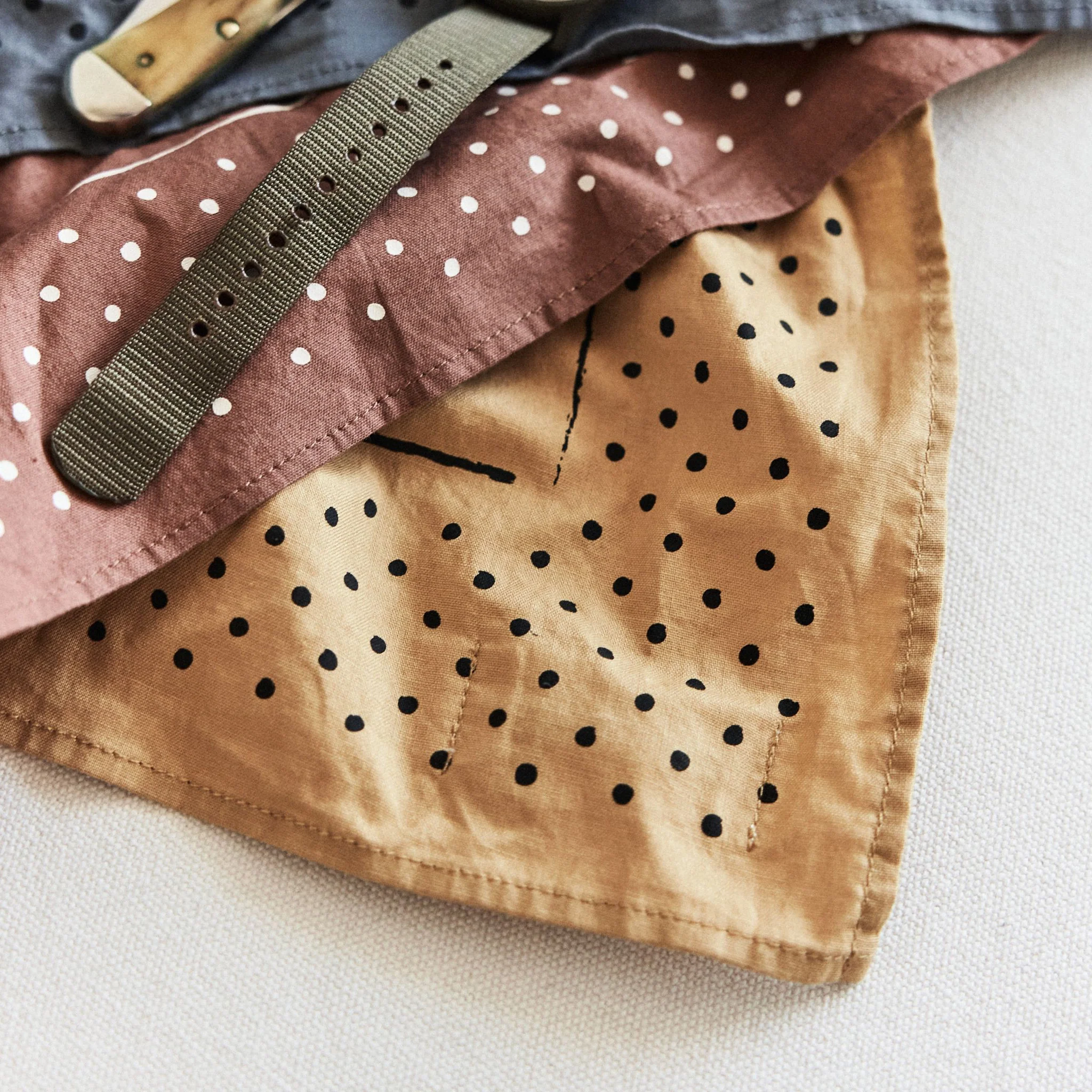 The Bandana in Tarnished Gold - Image 2