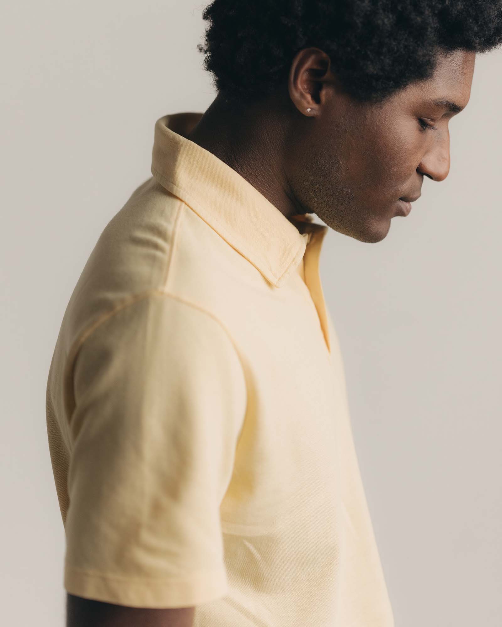 The Cotton Hemp Polo in Straw Pique - Image 4