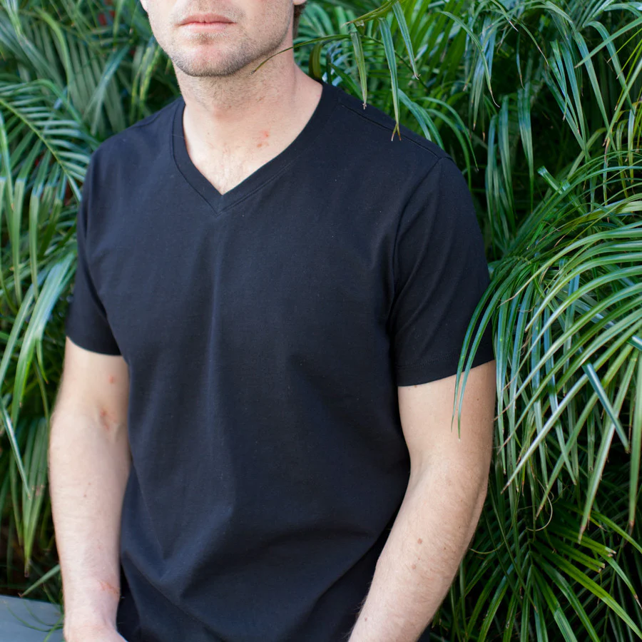 The V-Neck Tee in Black - Image 3