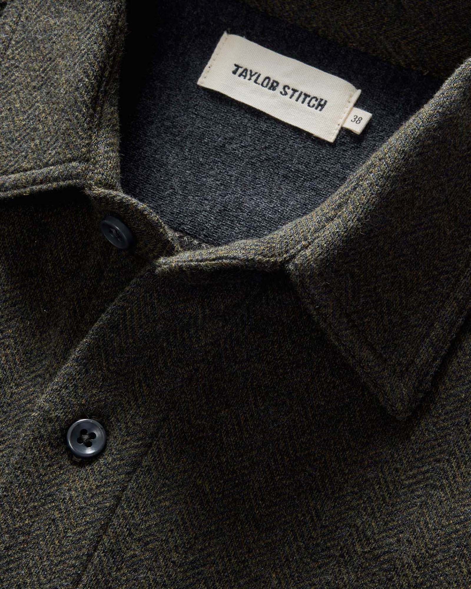 The Coastline Knit Shirt in Heather Army - Image 7