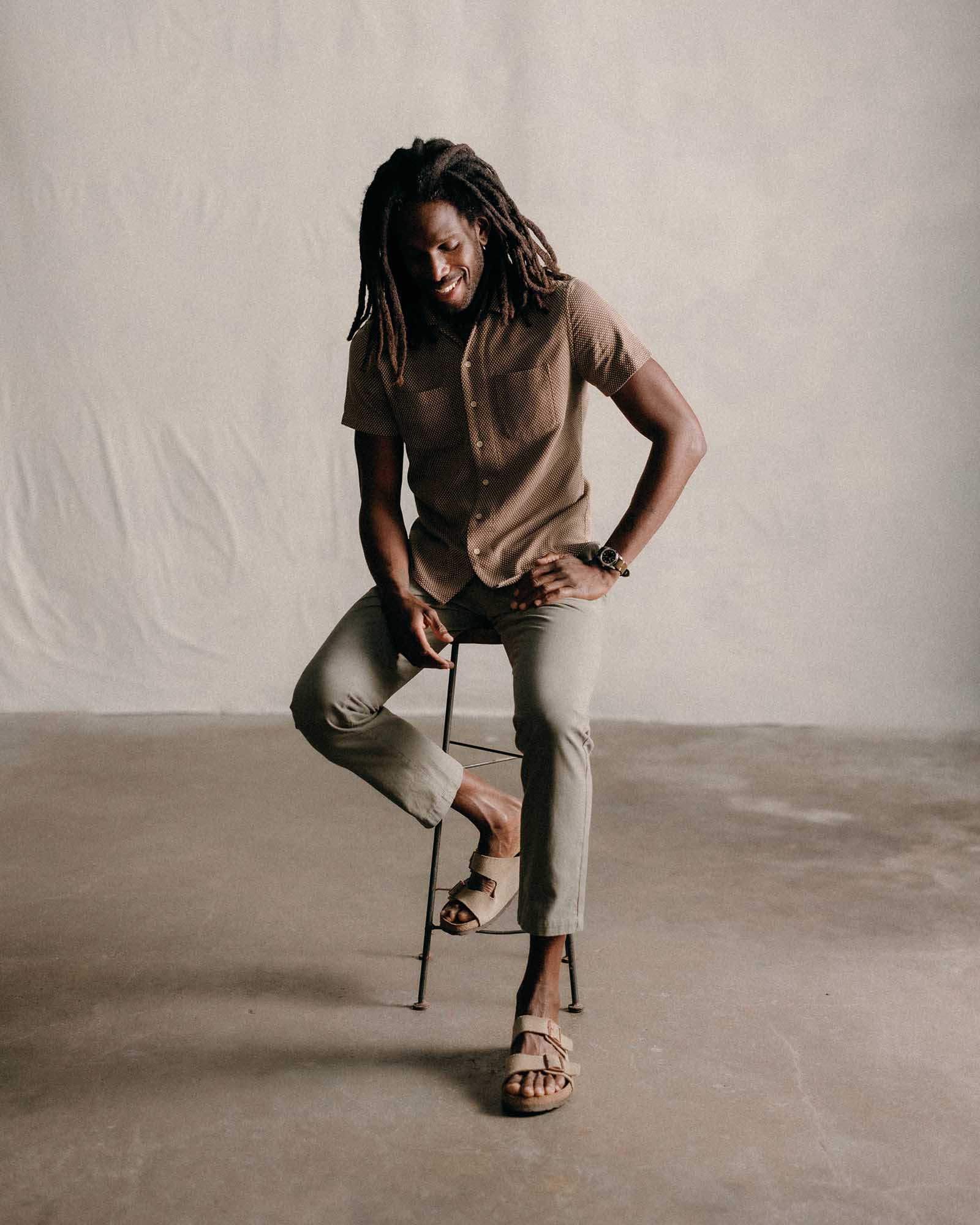 The Conrad Shirt in Cocoa Dobby - Image 5
