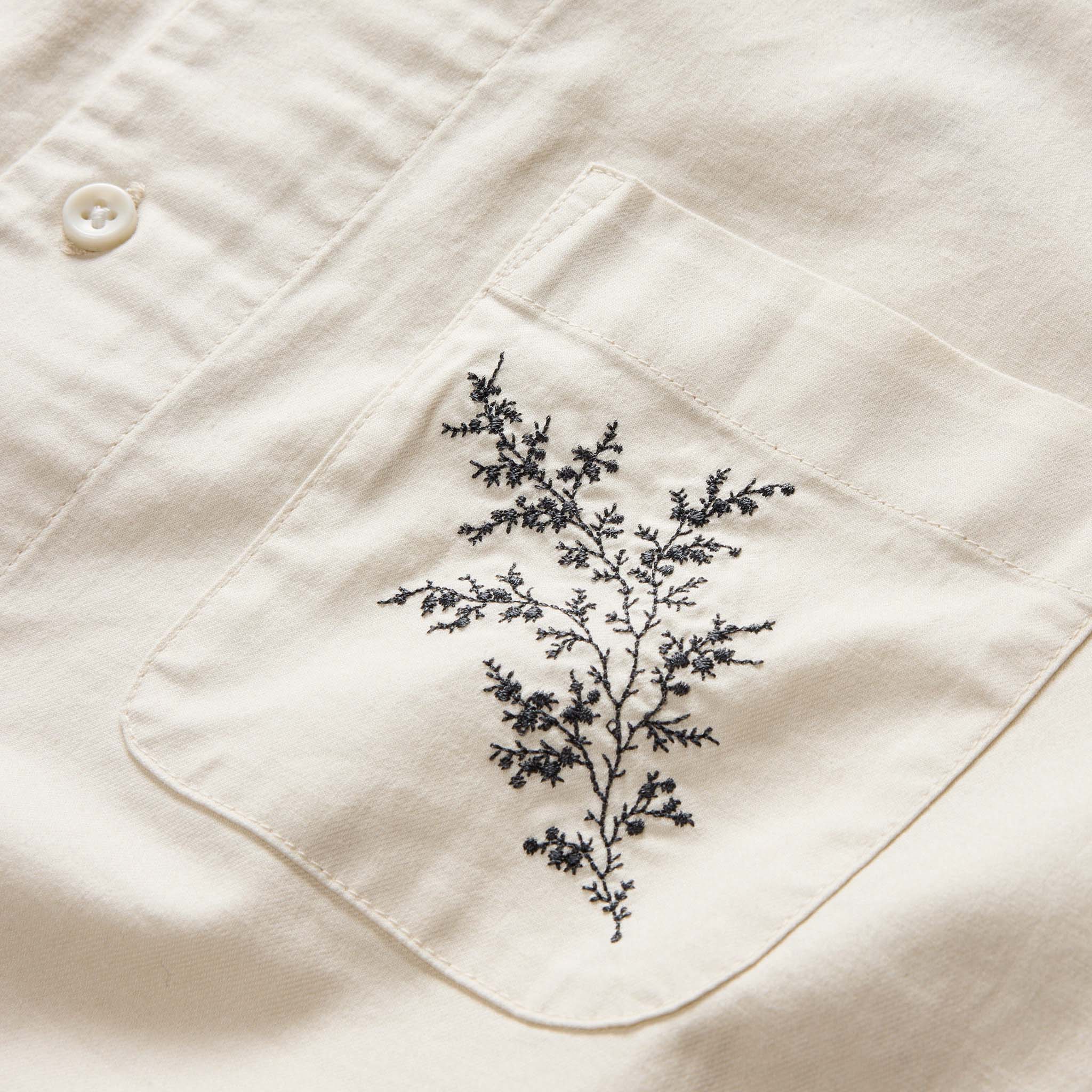 The Conrad Shirt in Seaside Embroidery - Image 7