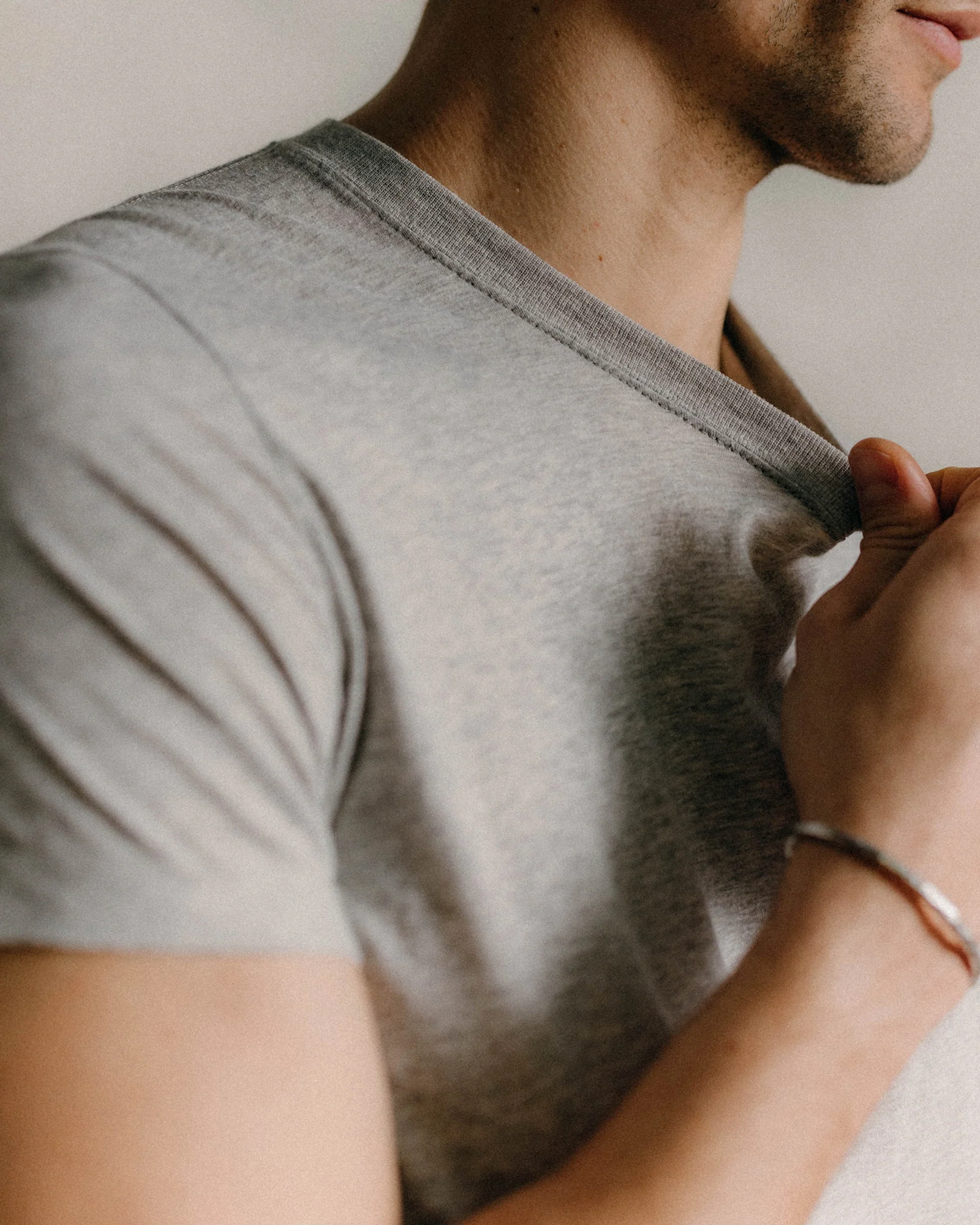 The Cotton Hemp Tee in Heather Grey - Image 4