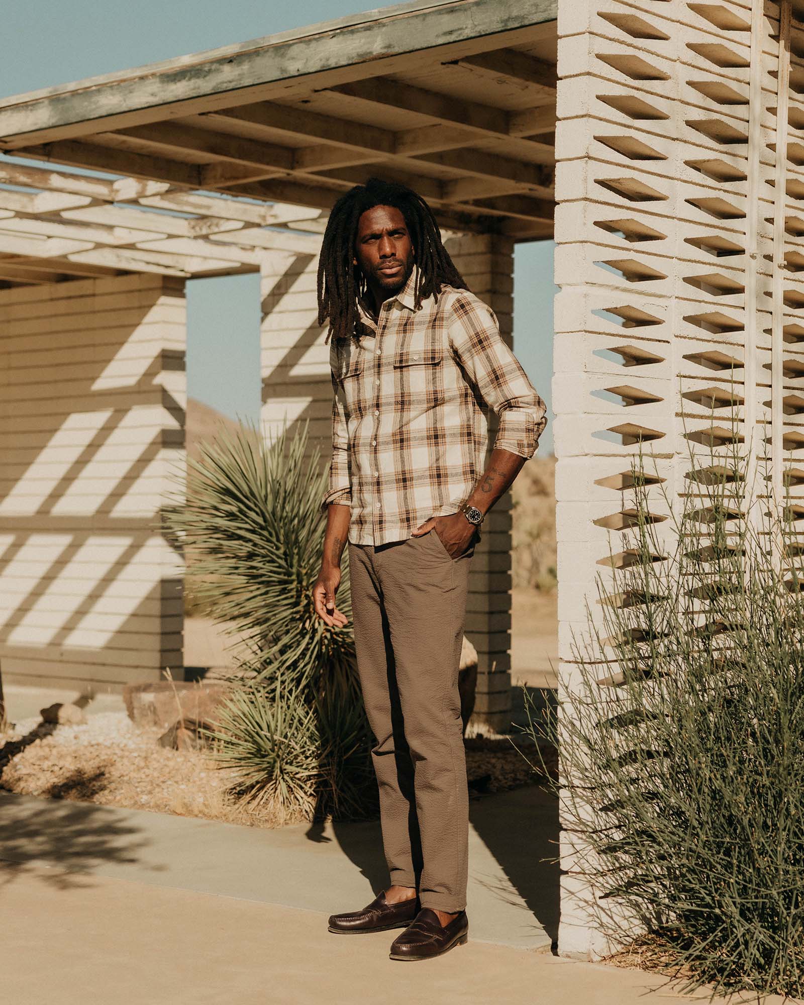 The Craftsman Shirt in Bark Plaid Linen - Image 3