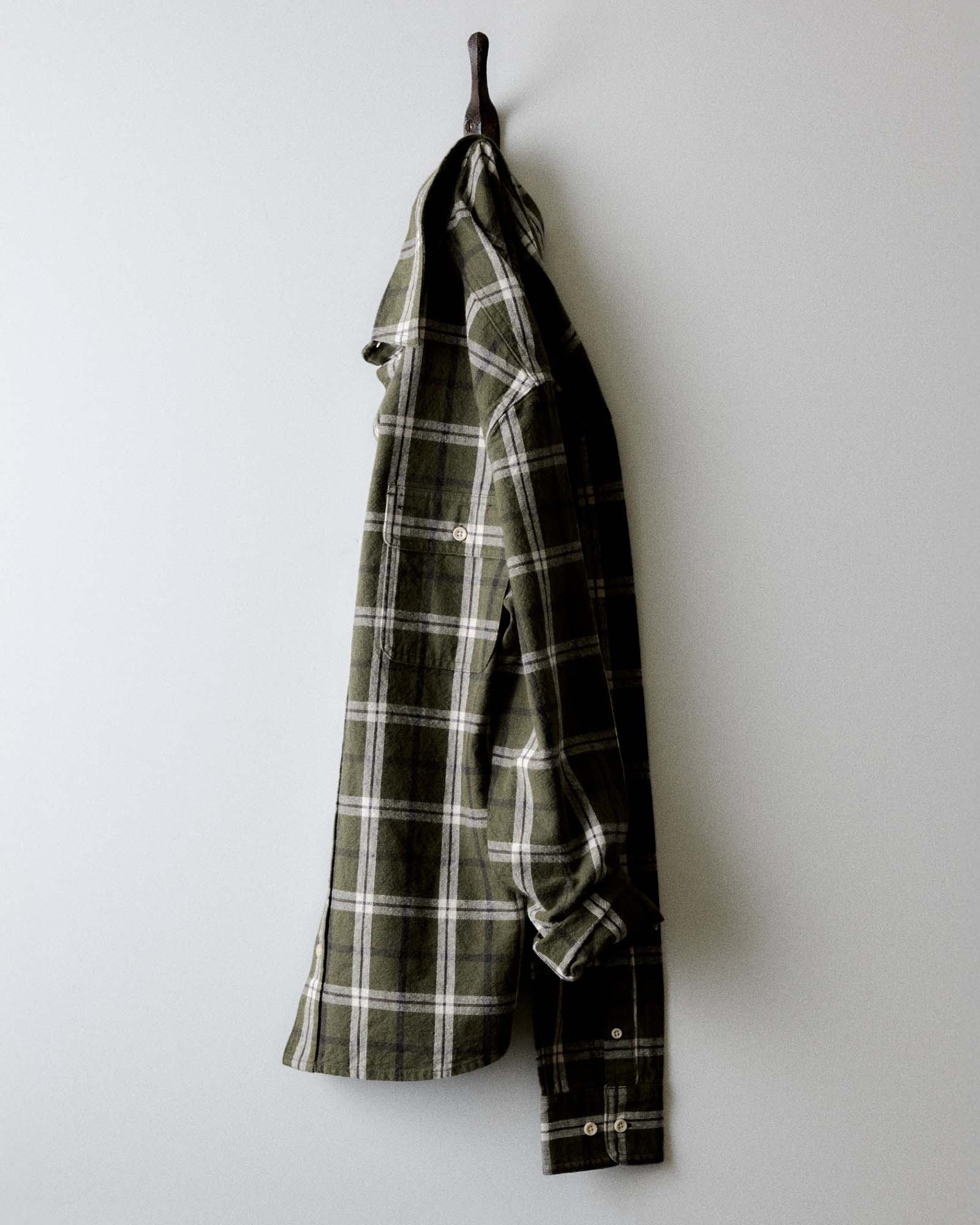 The Craftsman Shirt in Canteen Plaid Linen - Image 7