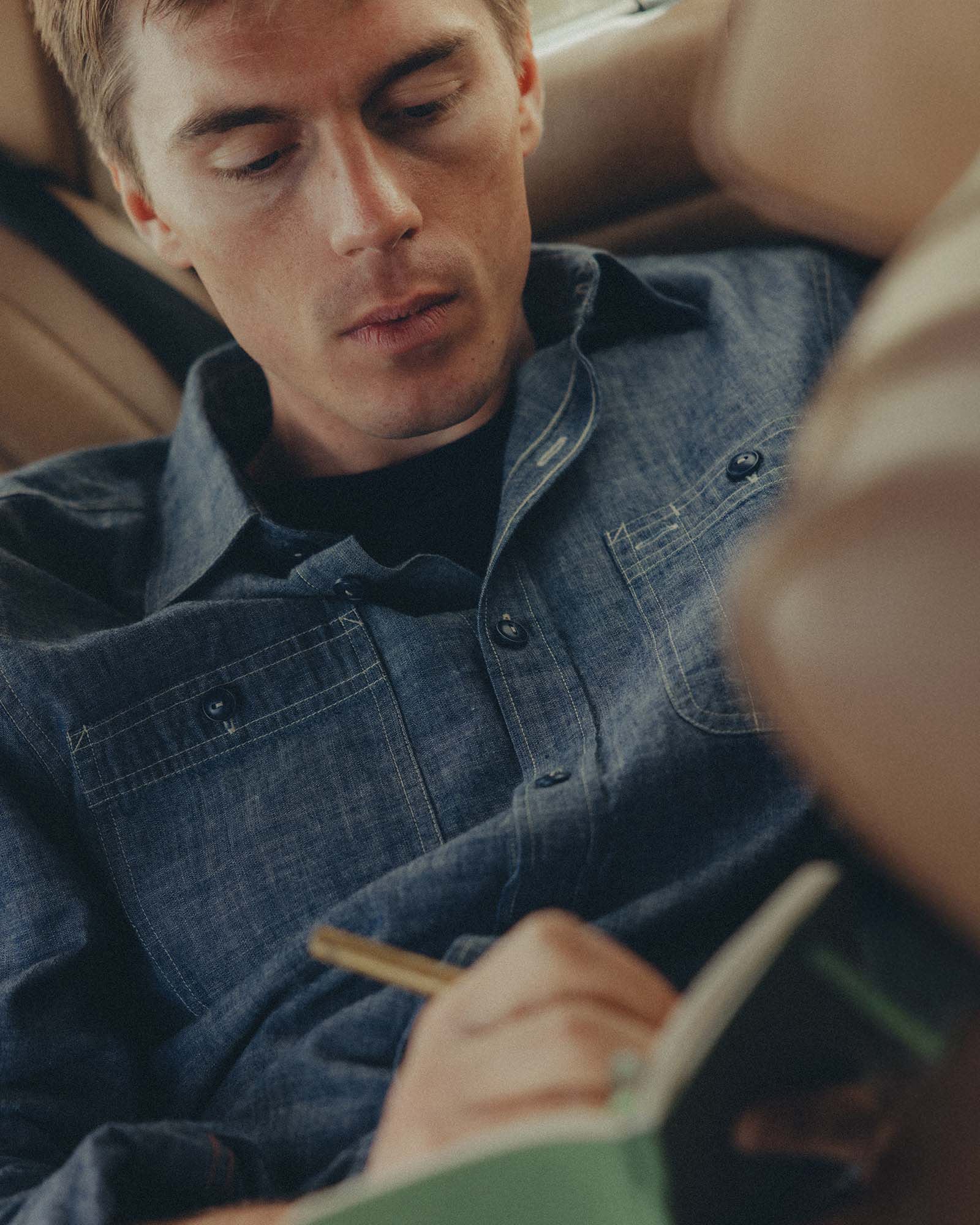 The Foundry Shirt in Rinsed Indigo Chambray - Image 4