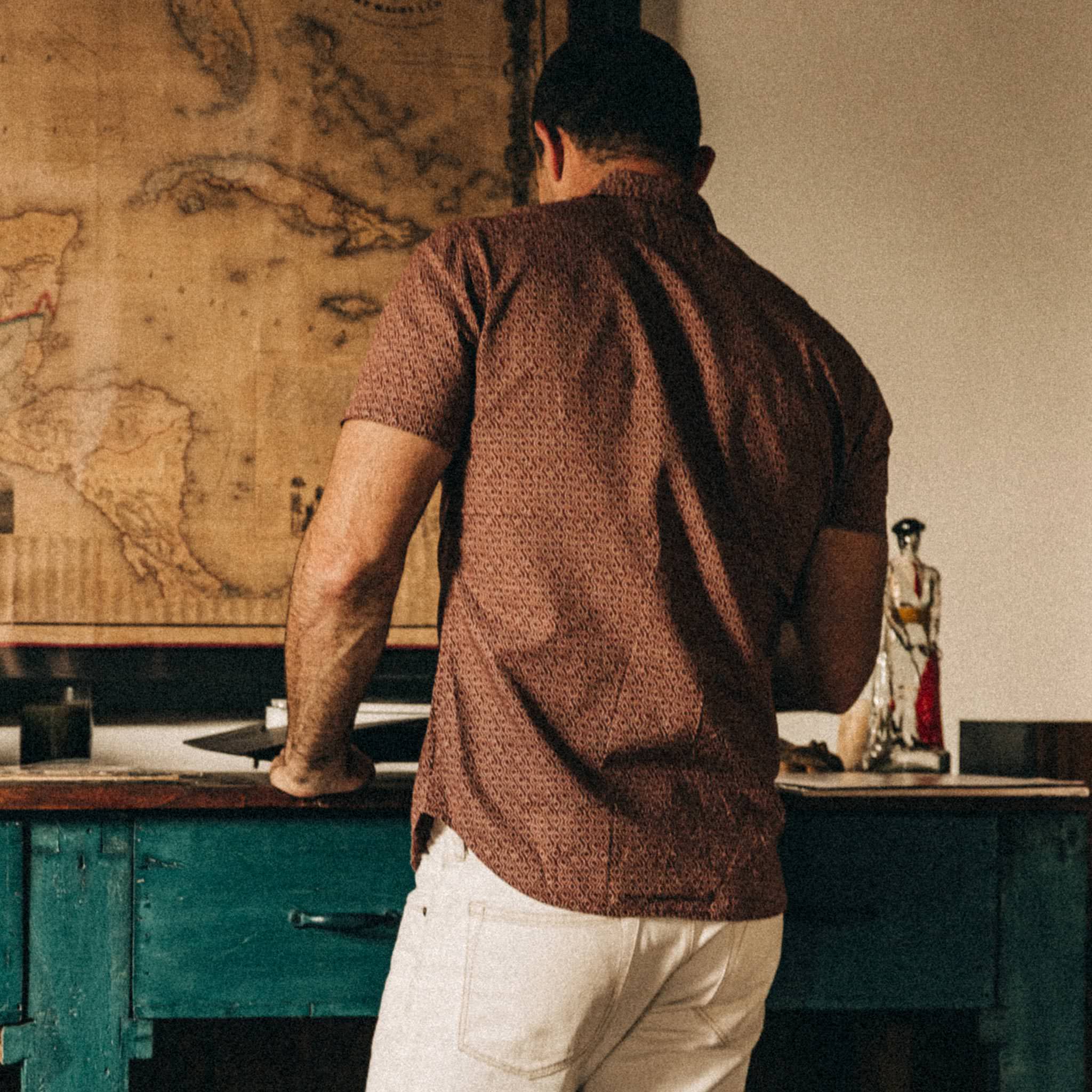 The Short Sleeve Hawthorne in Burgundy Trellis - Image 5