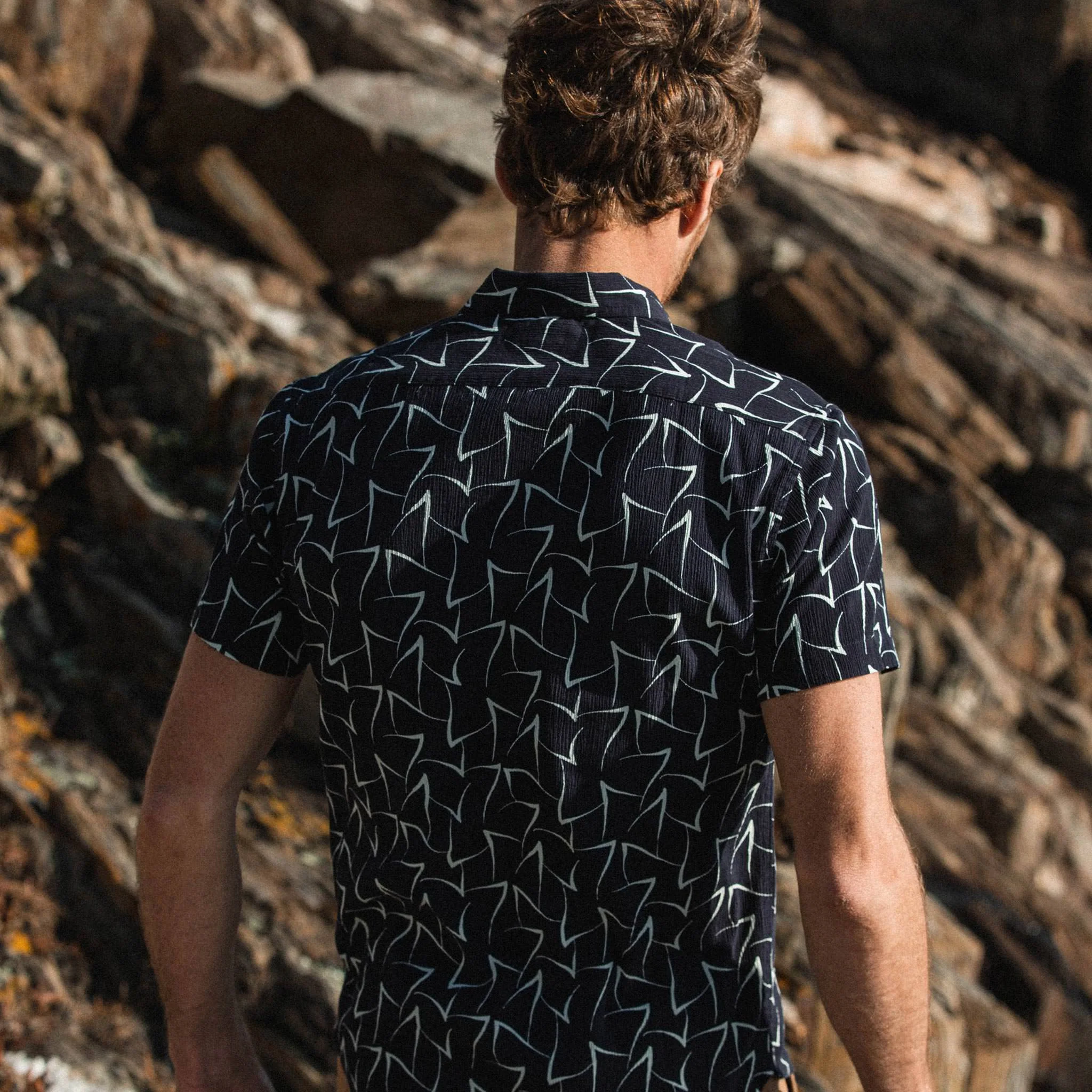 The Short Sleeve Hawthorne in Dark Navy Seagull - Image 5