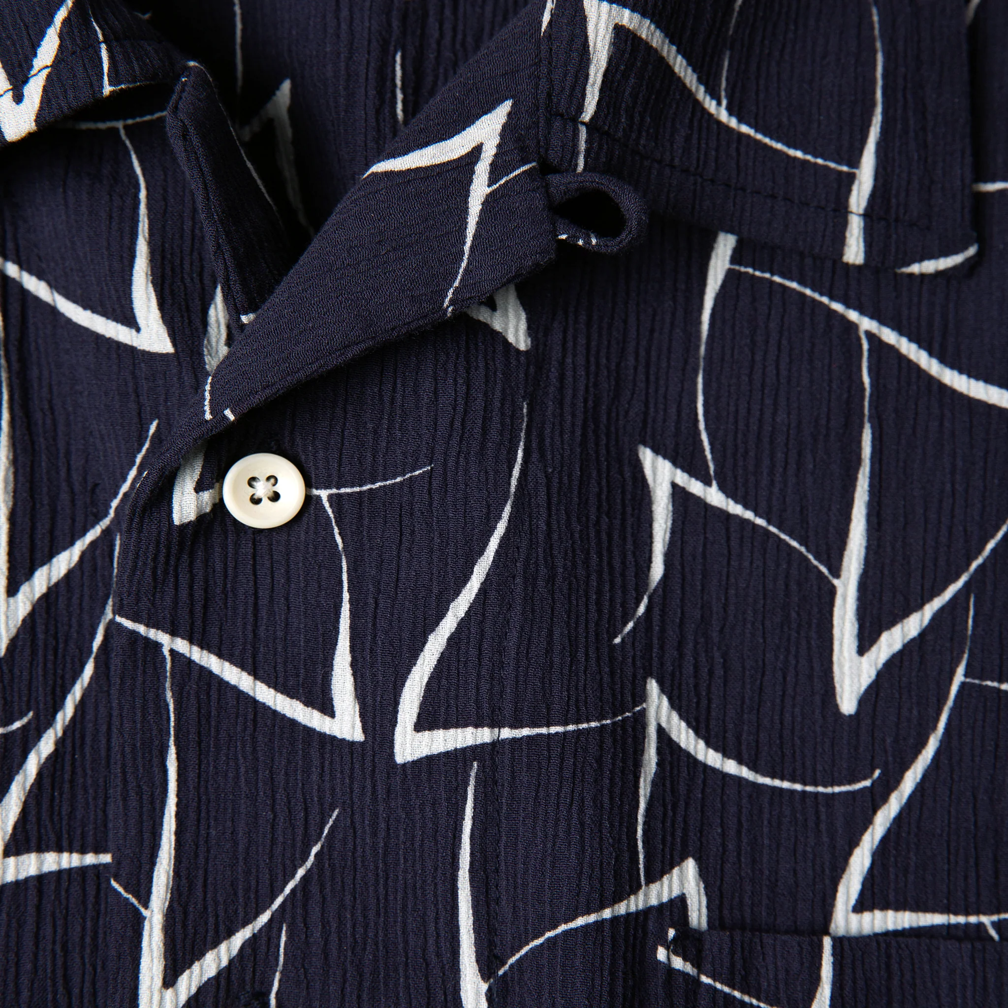 The Short Sleeve Hawthorne in Dark Navy Seagull - Image 7