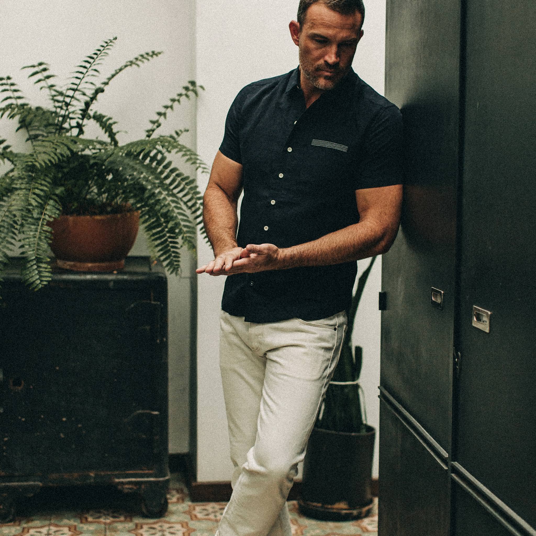 The Short Sleeve Hawthorne in Navy and Natural - Image 2