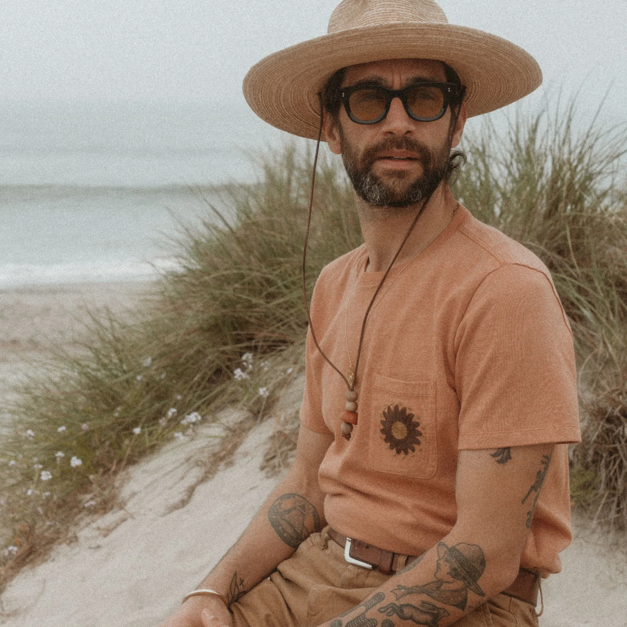 The Embroidered Heavy Bag Tee in Dried Acorn Aubade - Image 2