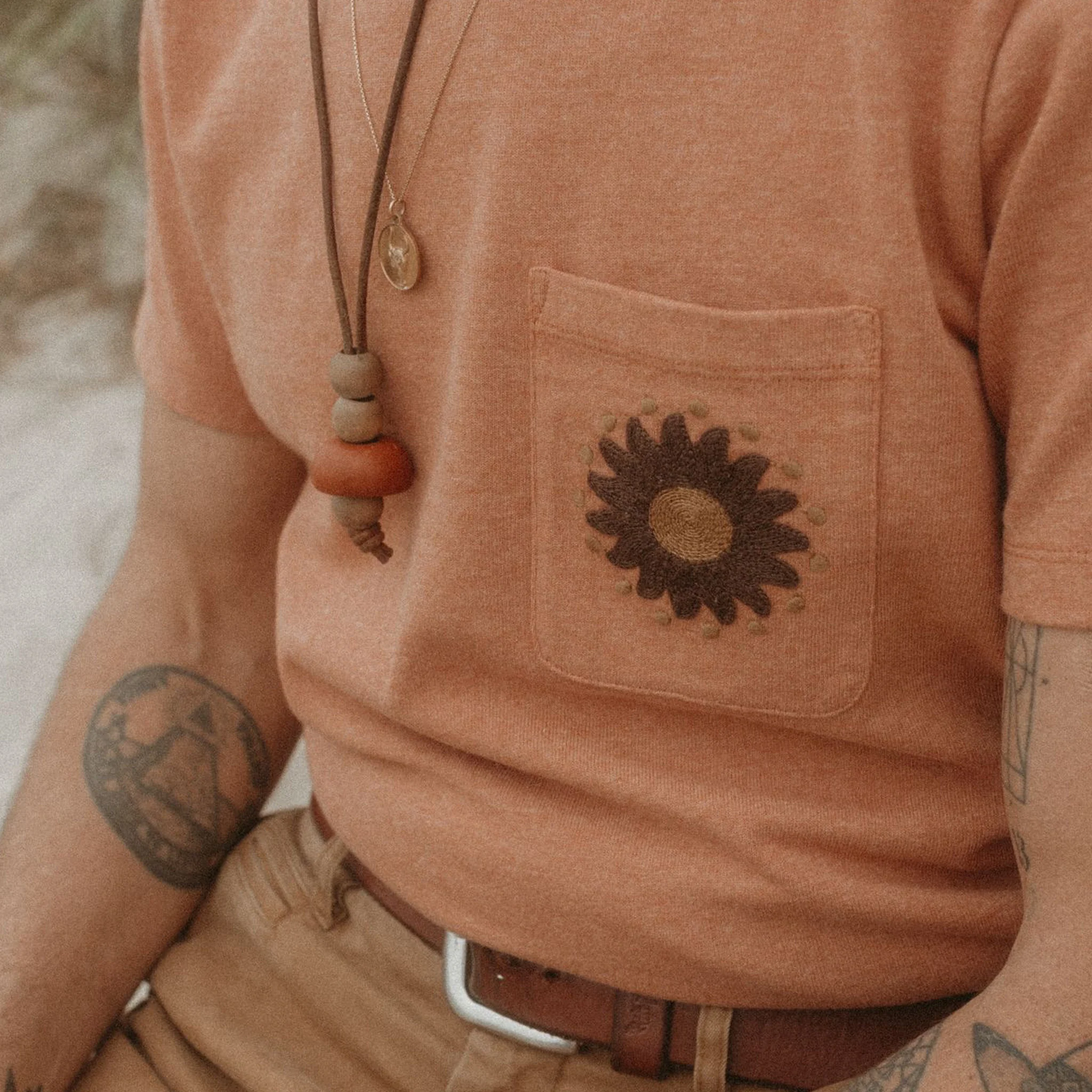 The Embroidered Heavy Bag Tee in Dried Acorn Aubade - Image 3