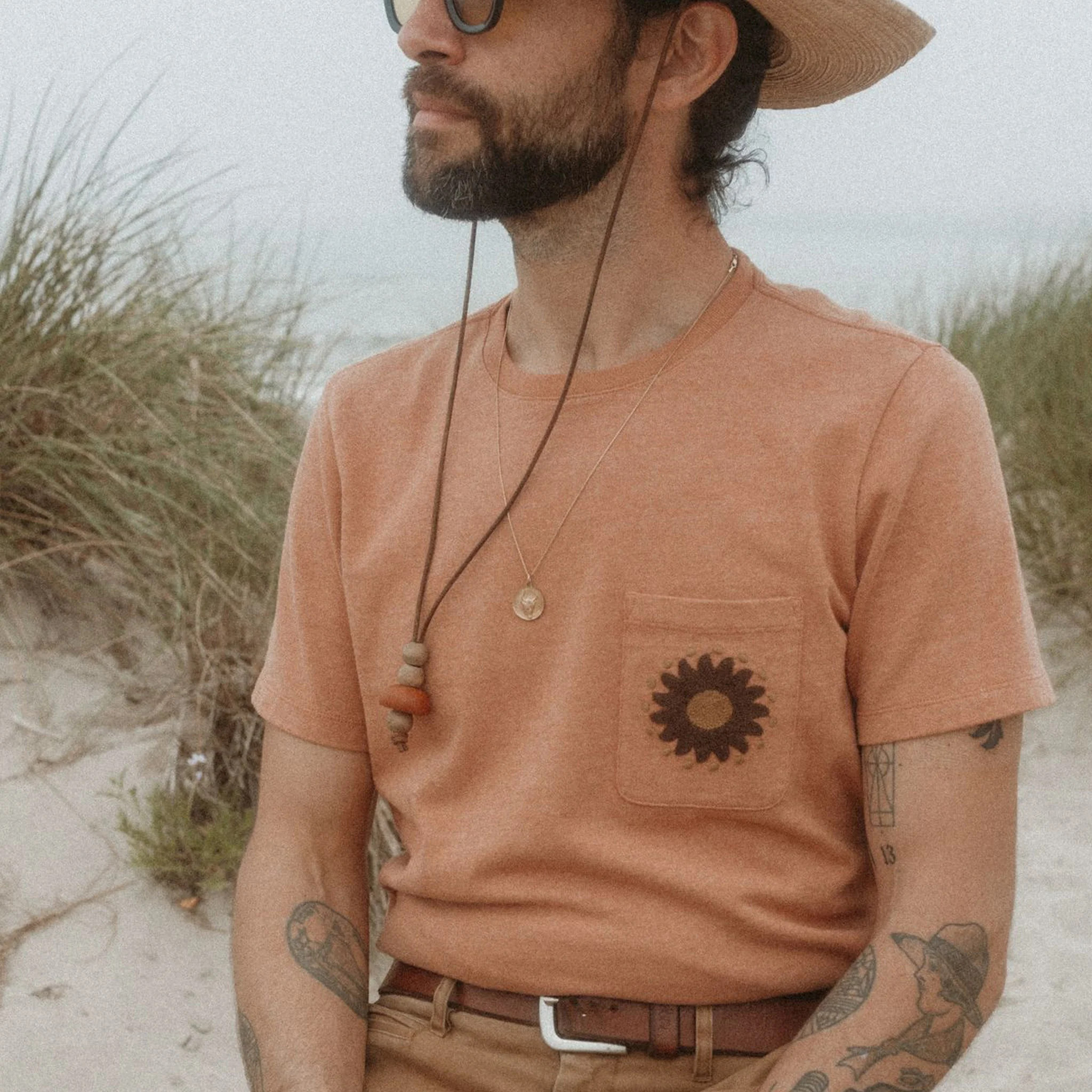 The Embroidered Heavy Bag Tee in Dried Acorn Aubade - Image 4