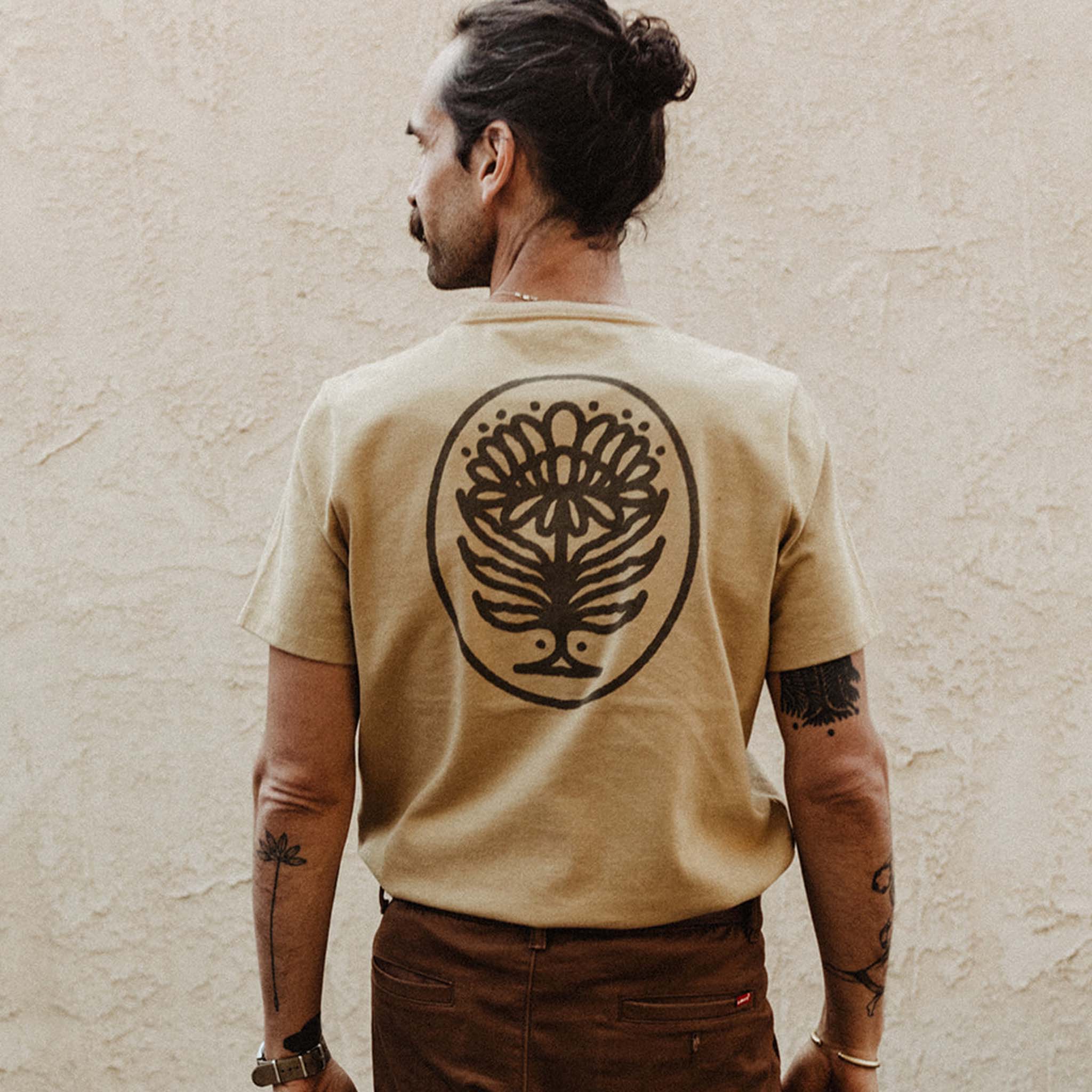 The Heavy Bag Tee in Khaki Dahlia - Image 4