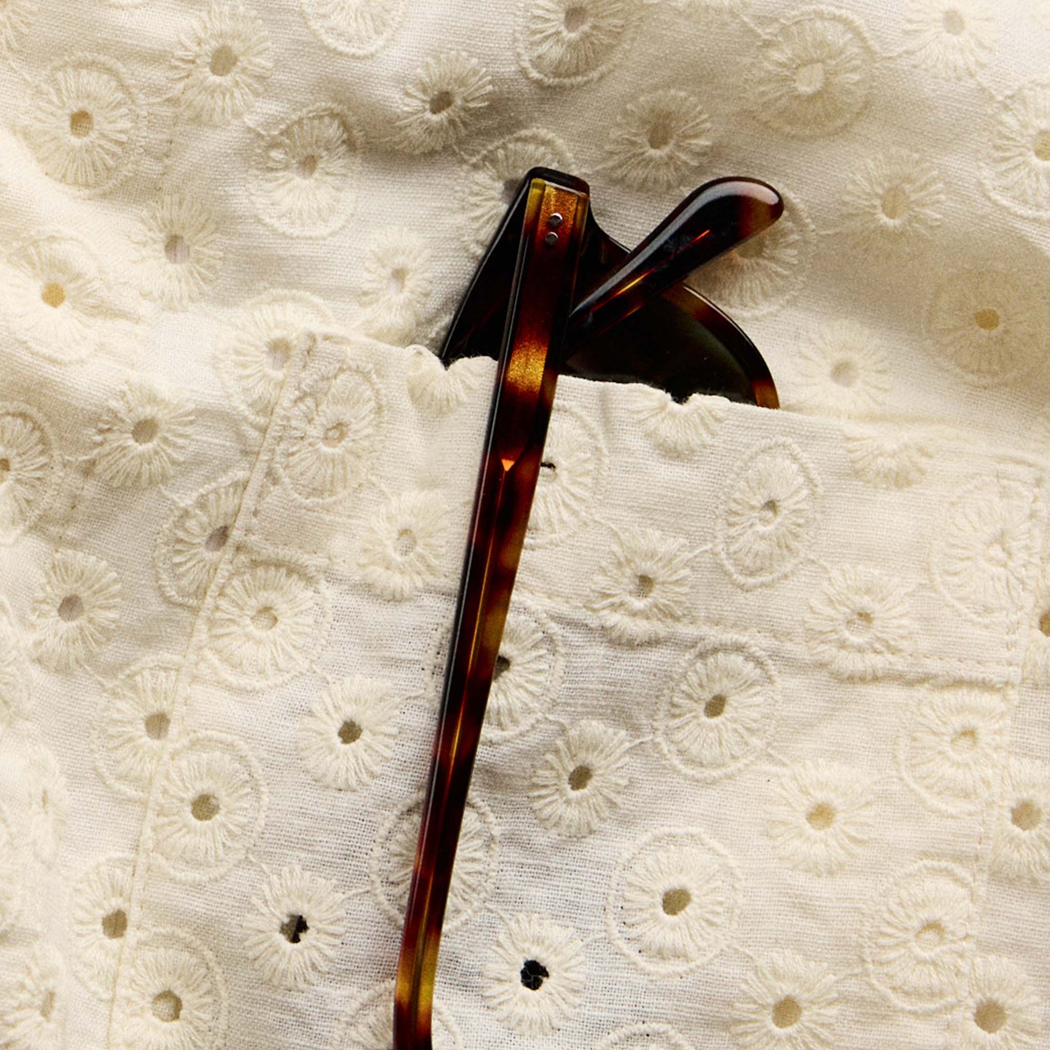 The Legend in Demi Amber - Image 4