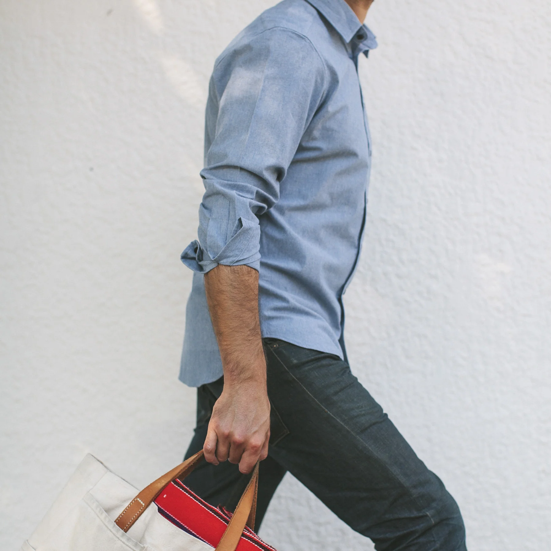 The California in Light Blue Everyday Chambray - Image 9