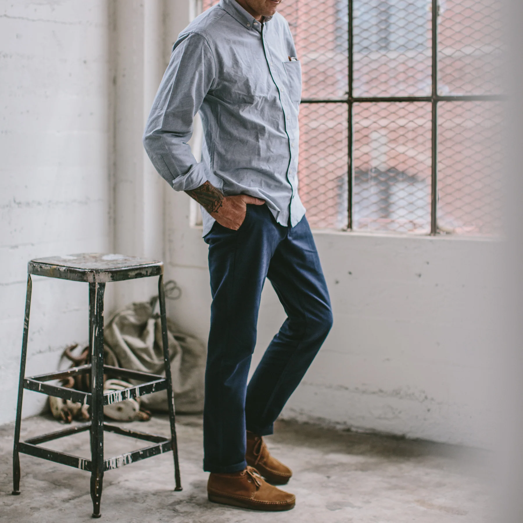 The Slim Chino in Navy - Image 5