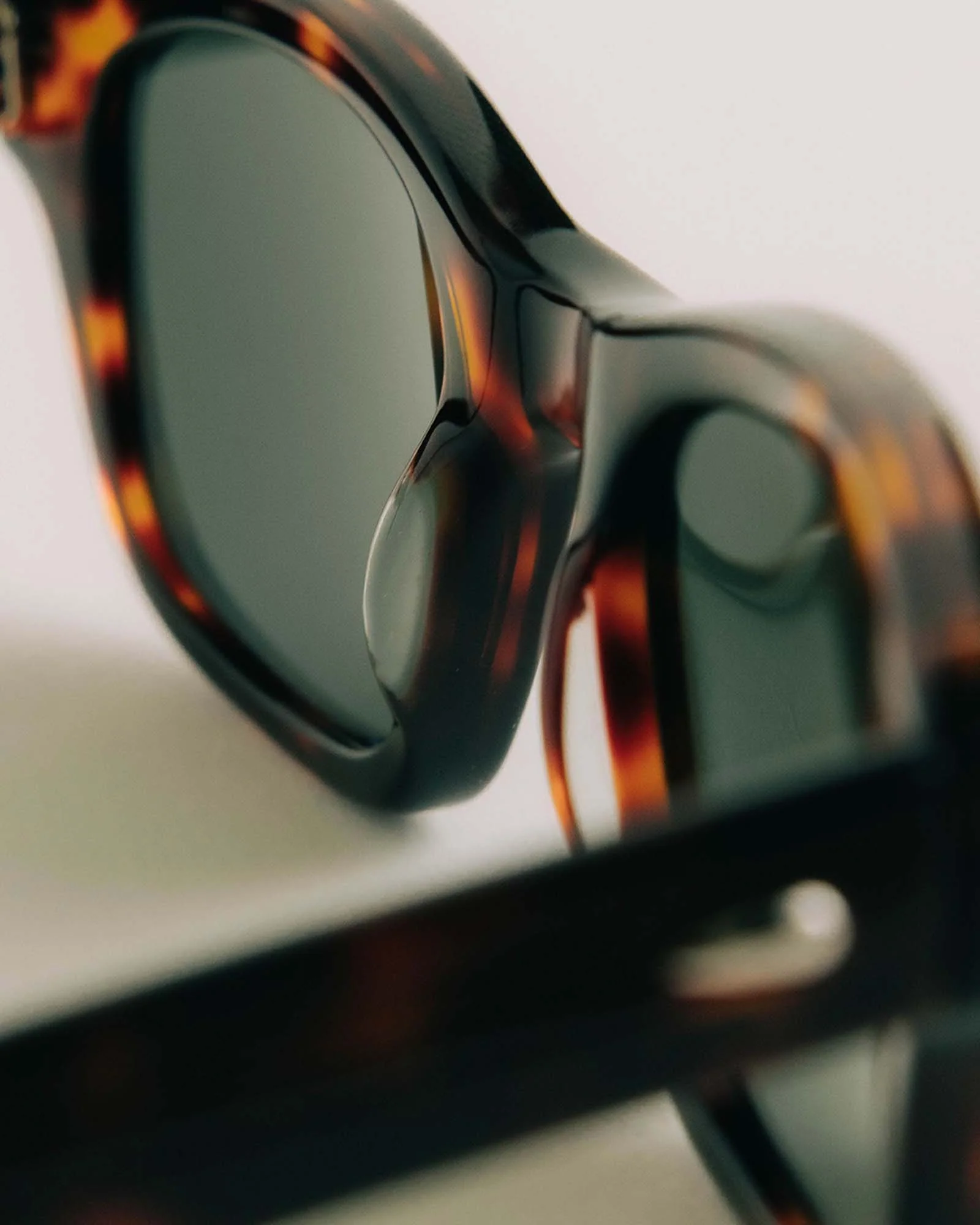 The Sergio in Demi Amber - Image 7