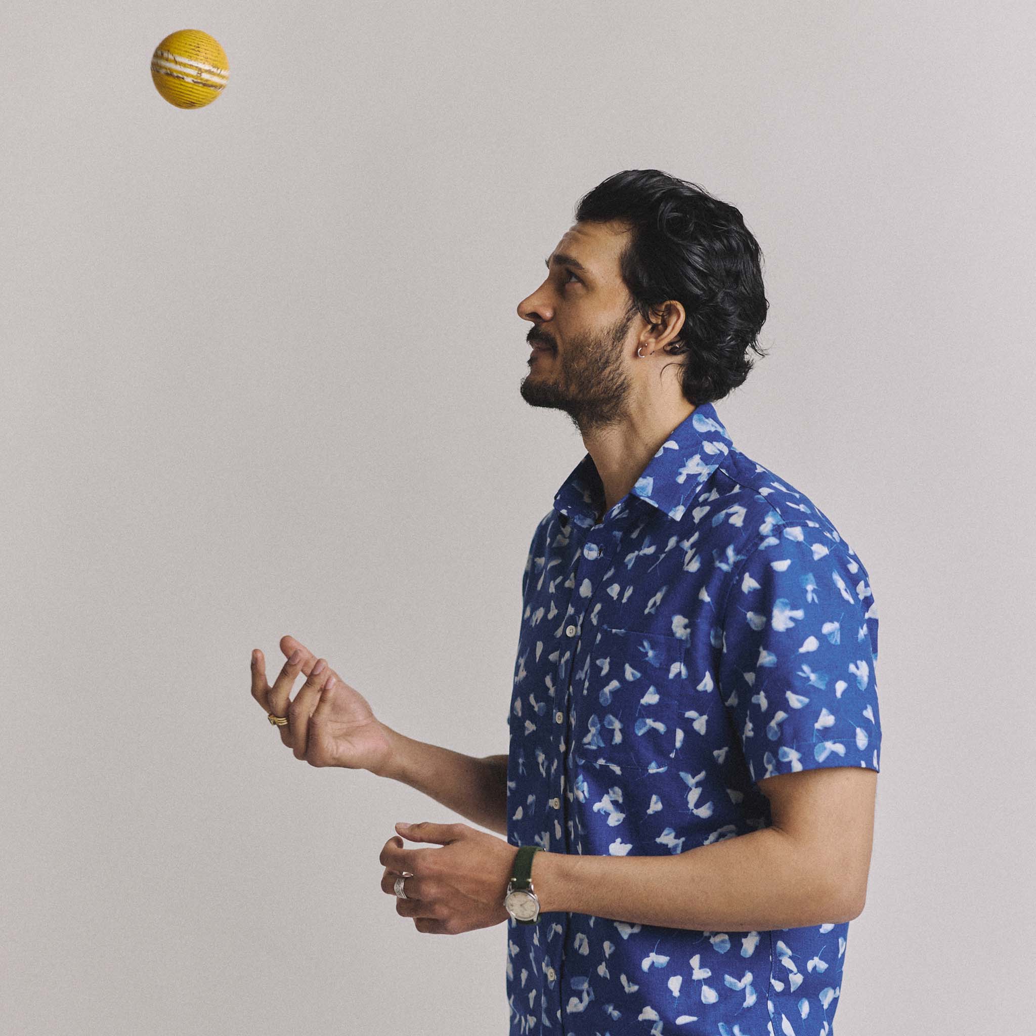 The Short Sleeve California in Dark Navy Ginkgo - Image 4