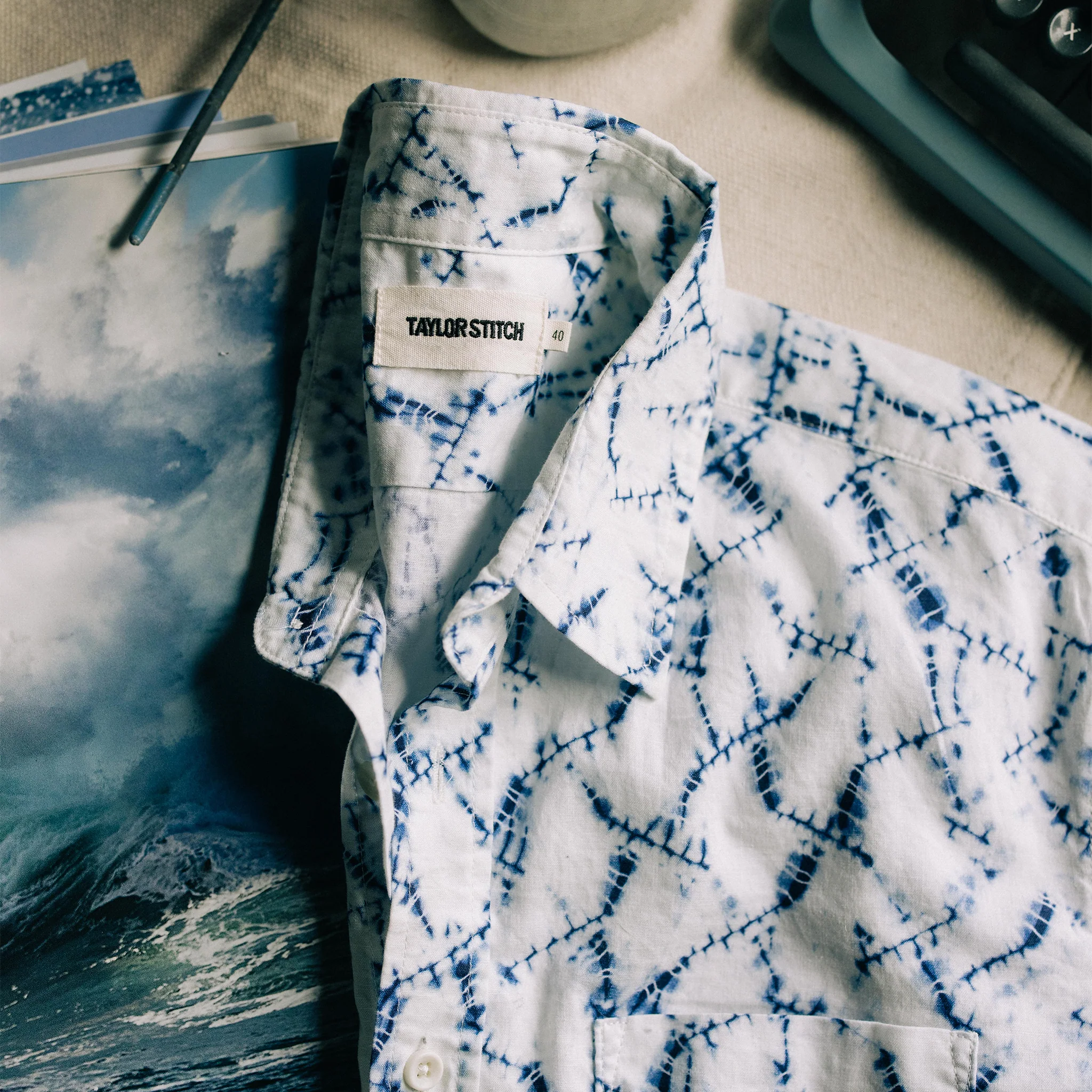 The Short Sleeve California in Deep Navy Crackle - Image 3
