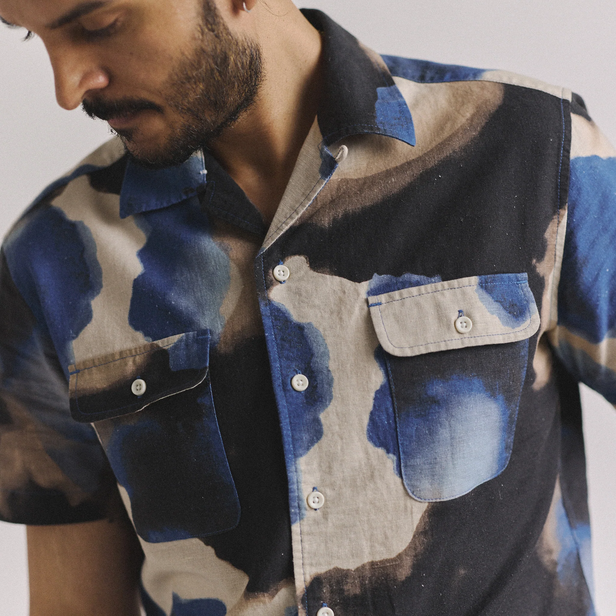 The Short Sleeve Carter in Dark Navy Abstract - Image 3