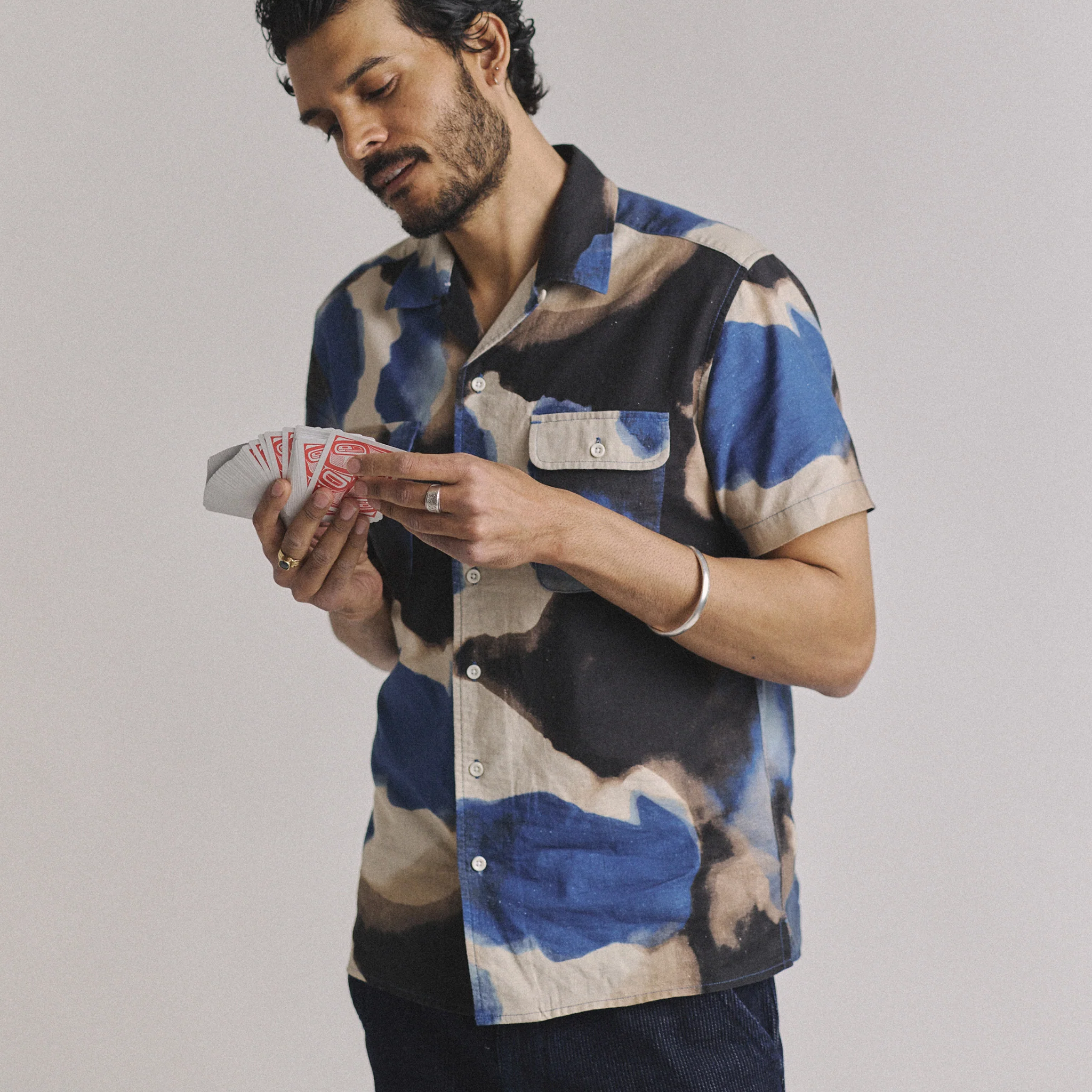 The Short Sleeve Carter in Dark Navy Abstract - Image 4