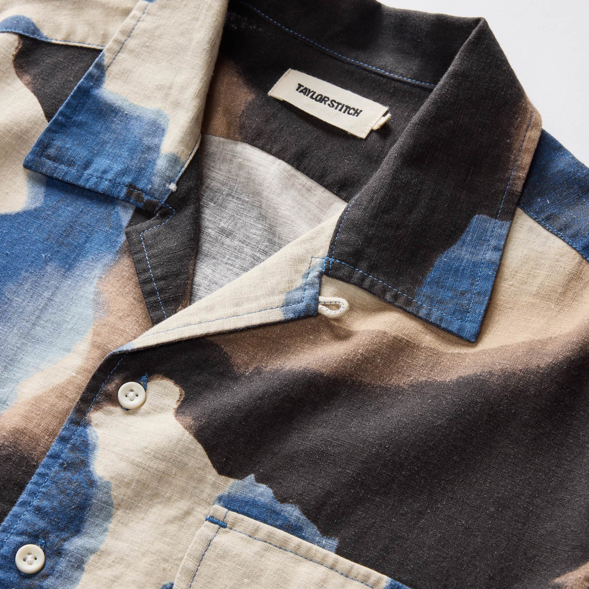 The Short Sleeve Carter in Dark Navy Abstract - Image 6