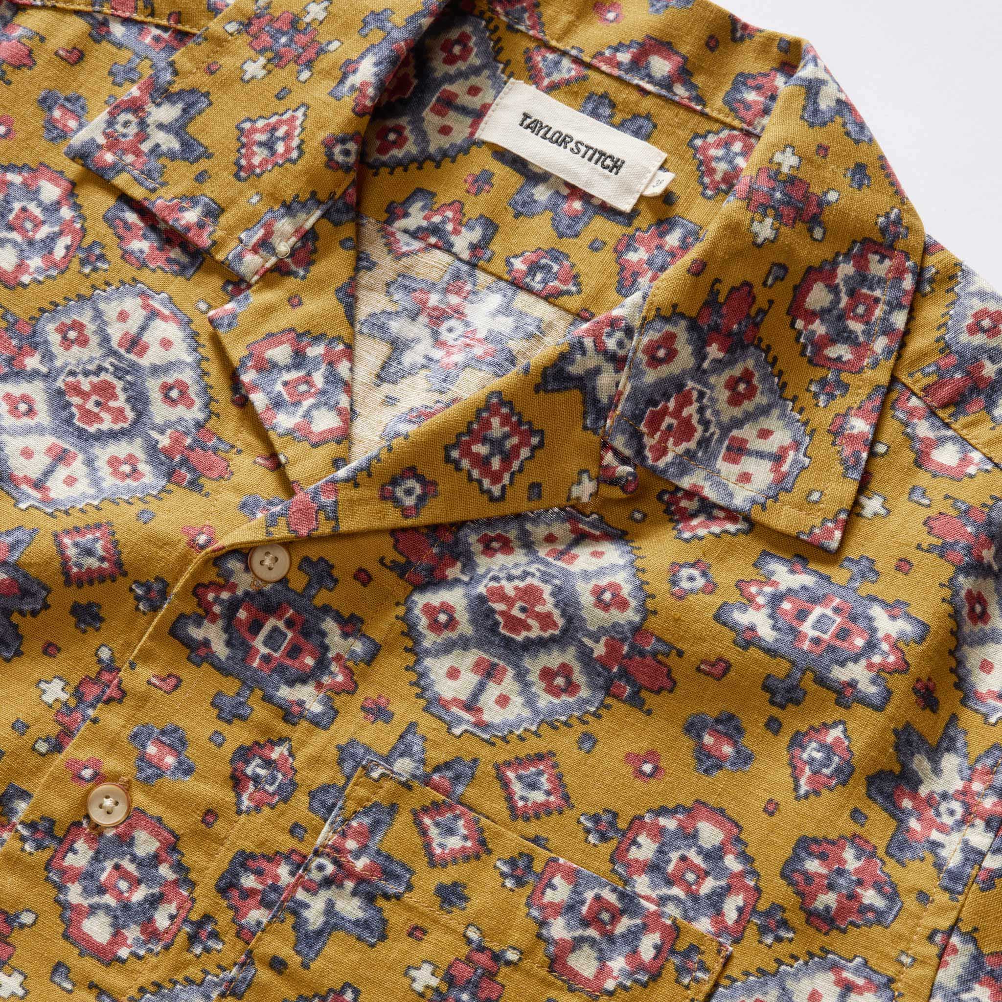 The Short Sleeve Davis Shirt in Tarnished Gold Print - Image 6