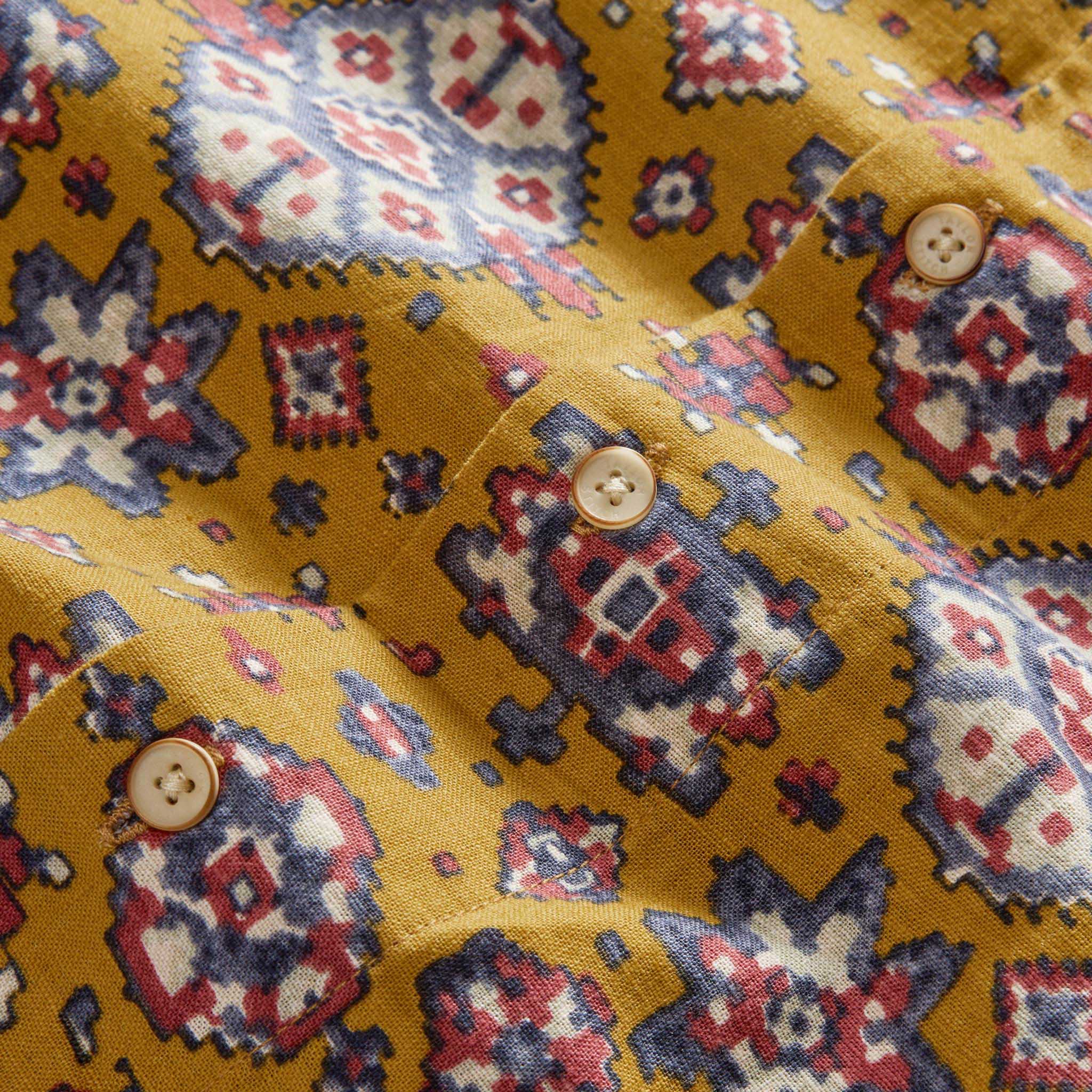 The Short Sleeve Davis Shirt in Tarnished Gold Print - Image 7