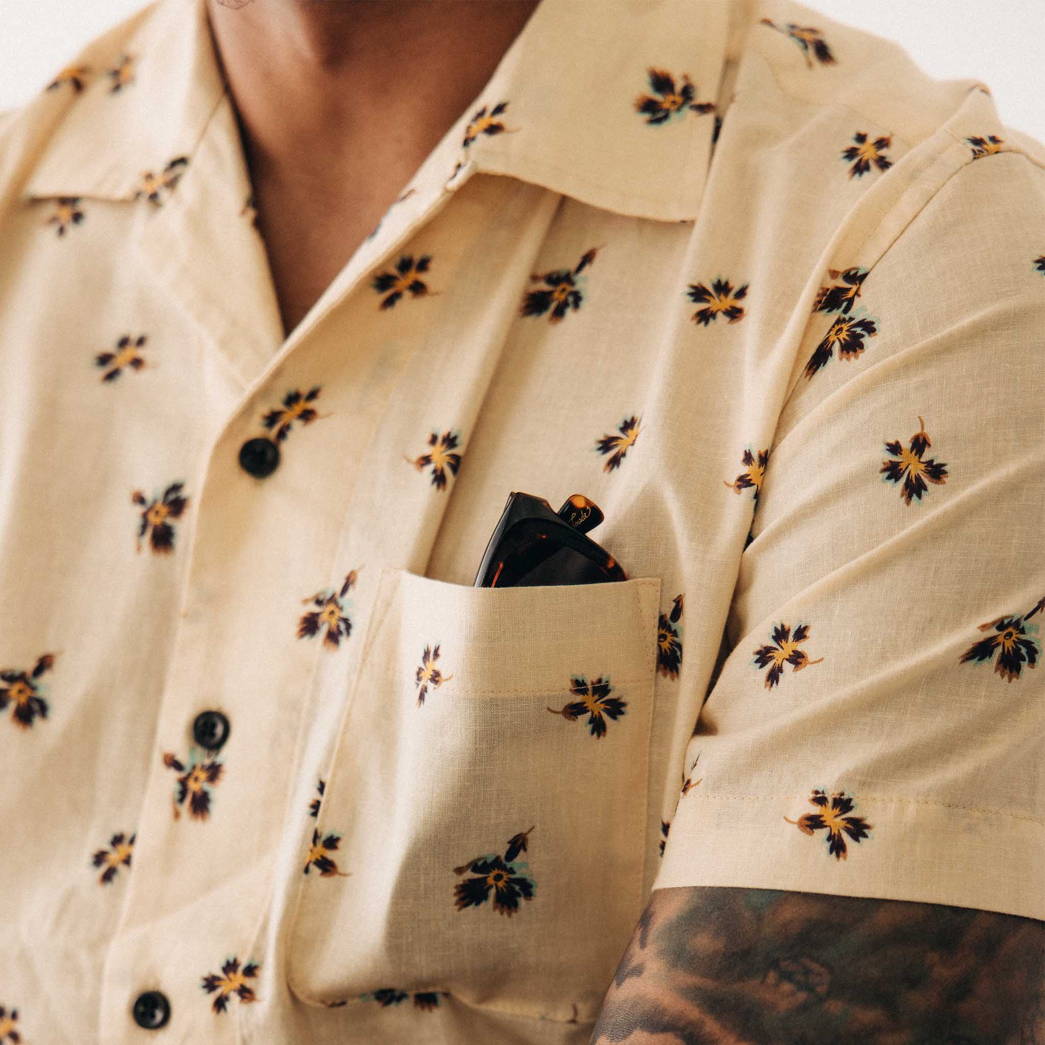 The Short Sleeve Hawthorne in Almond Floral - Image 4