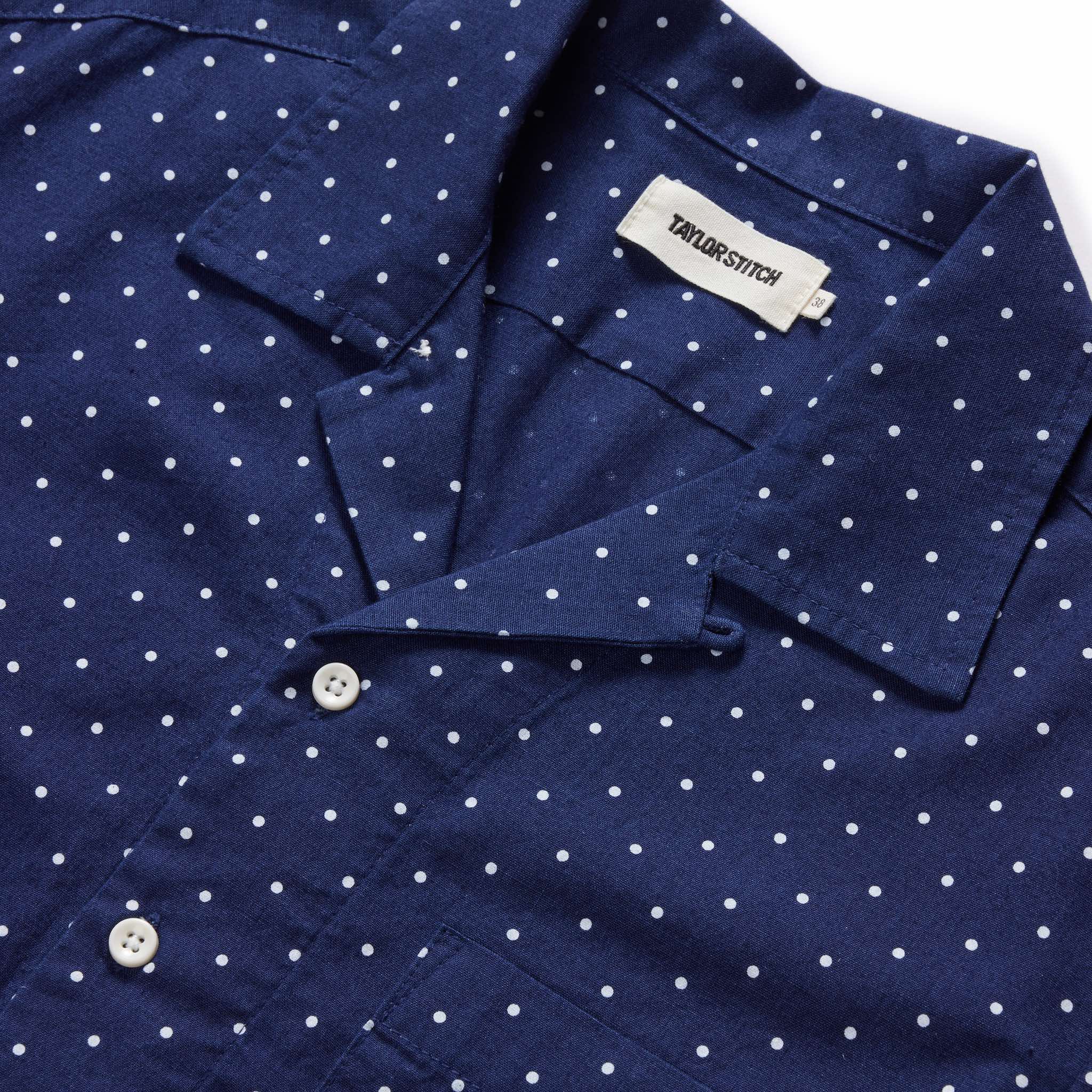 The Short Sleeve Hawthorne in Indigo Star Dot Border - Image 5