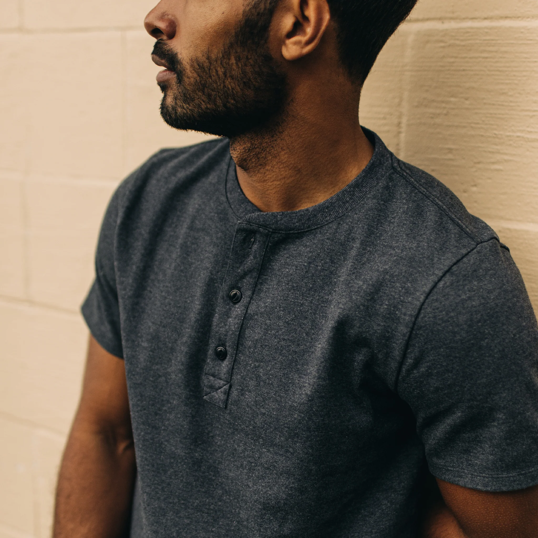 The Short Sleeve Heavy Bag Henley in Dark Navy - Image 3