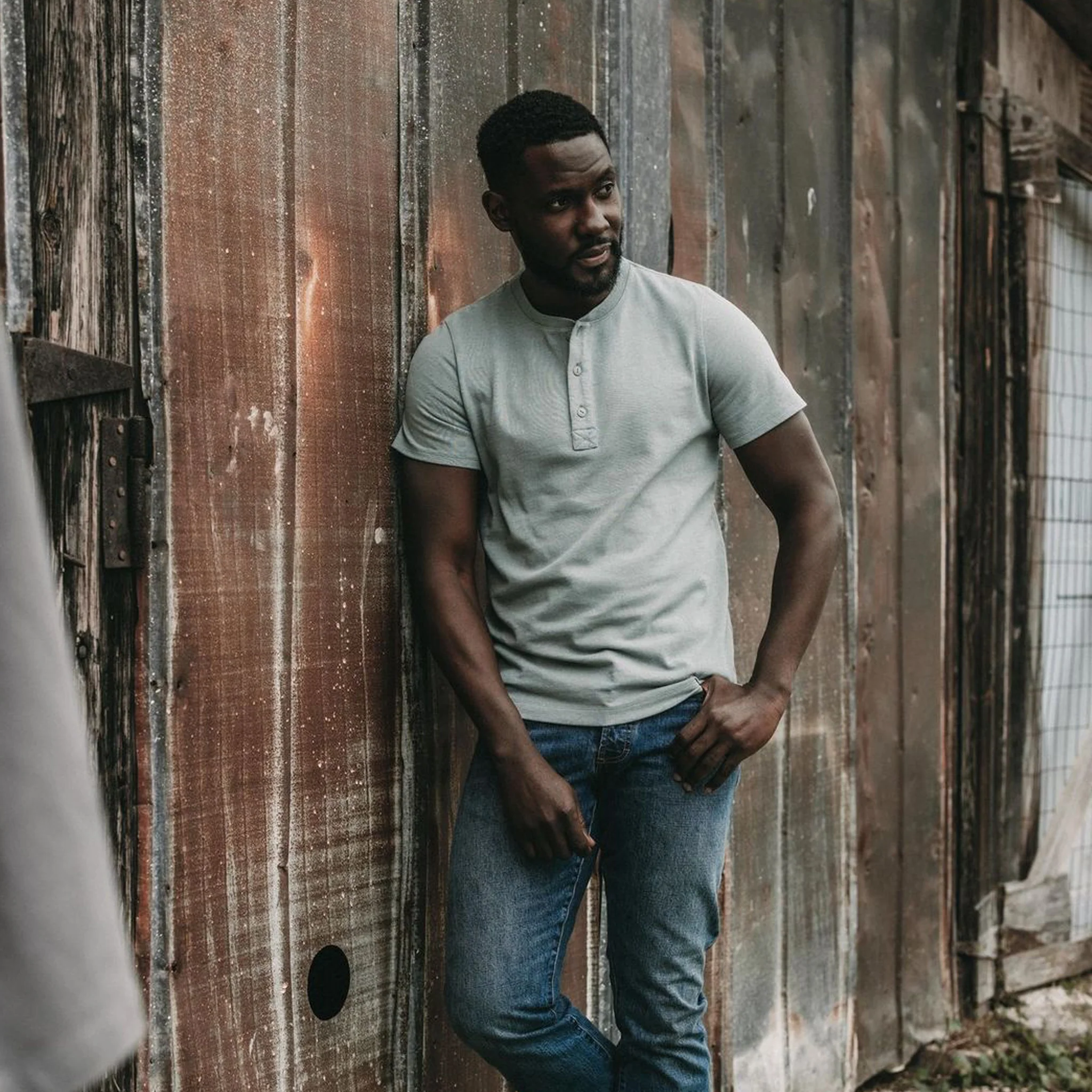The Short Sleeve Heavy Bag Henley in Slate - Image 4
