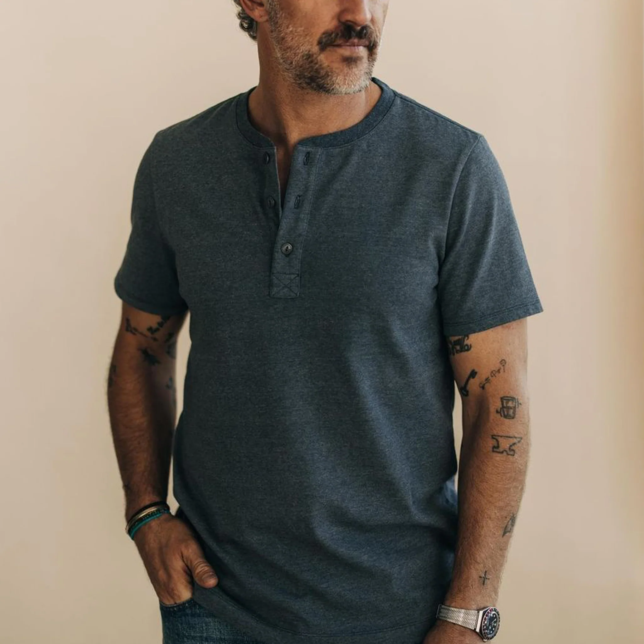 The Short Sleeve Heavy Bag Henley in Storm - Image 4