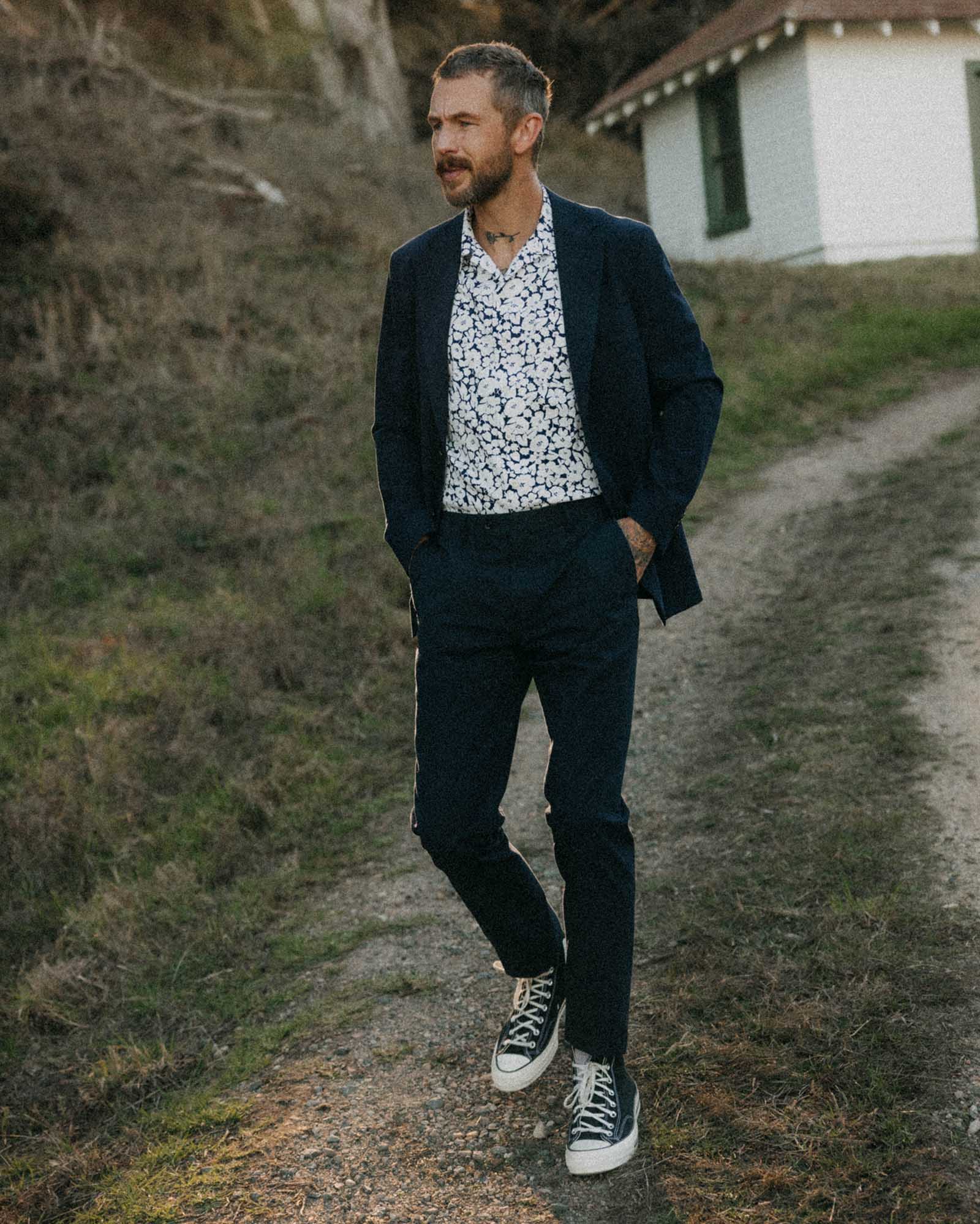 The Stevens Trouser in Navy Linen Seersucker - Image 2