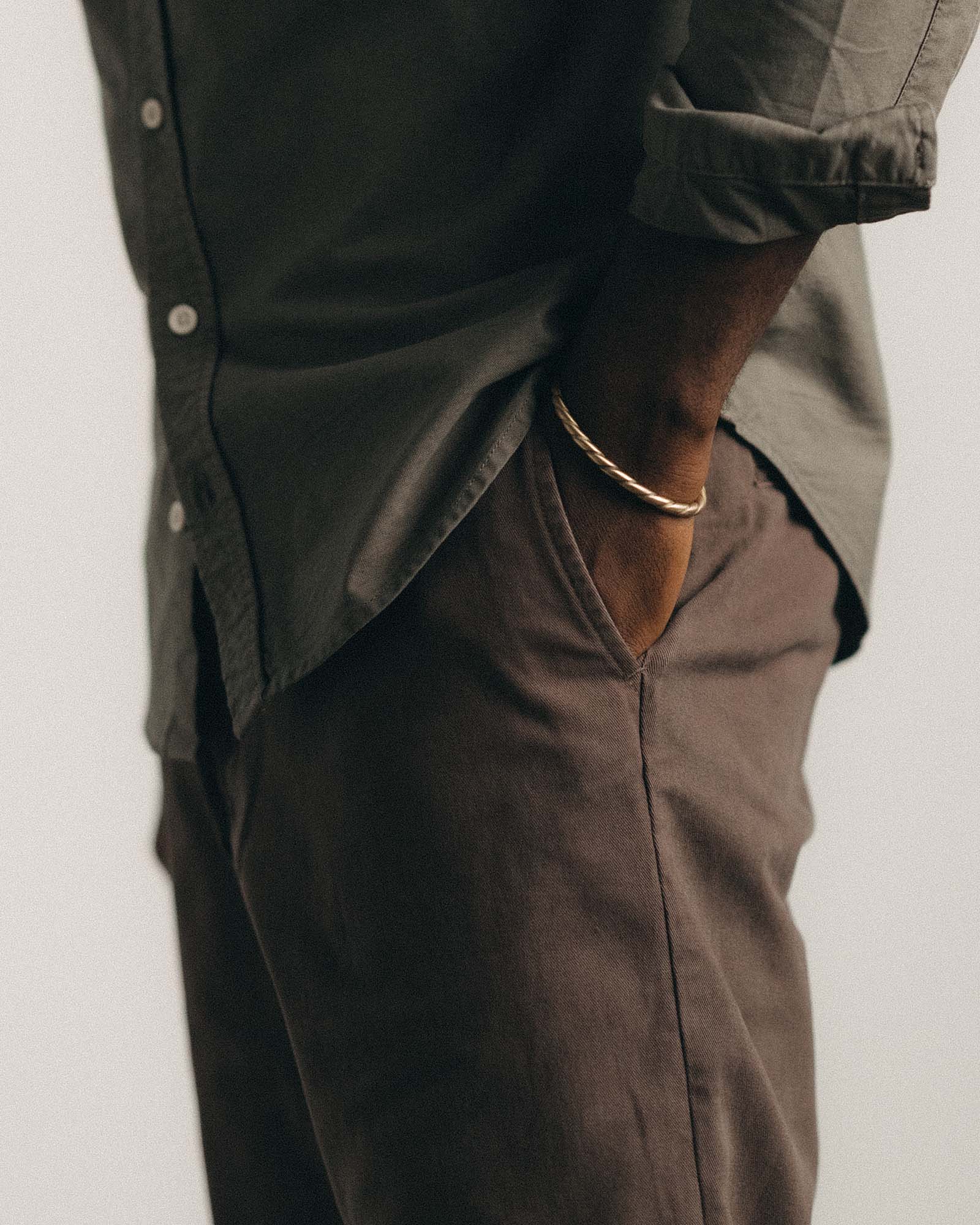 The Straight Foundation Pant in Organic Espresso - Image 4