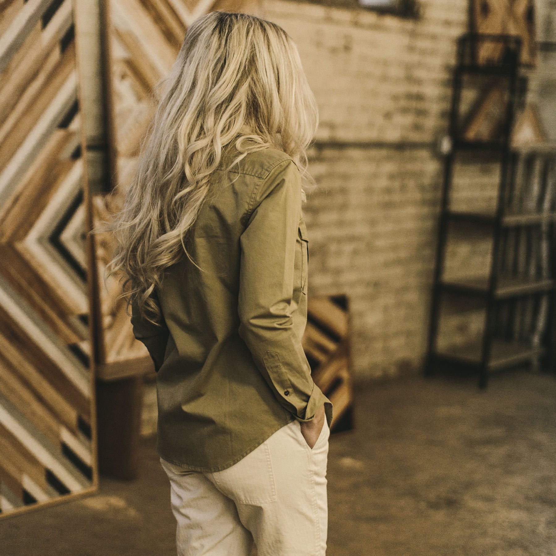 The Andie Shirt in Tan Twill - Image 4