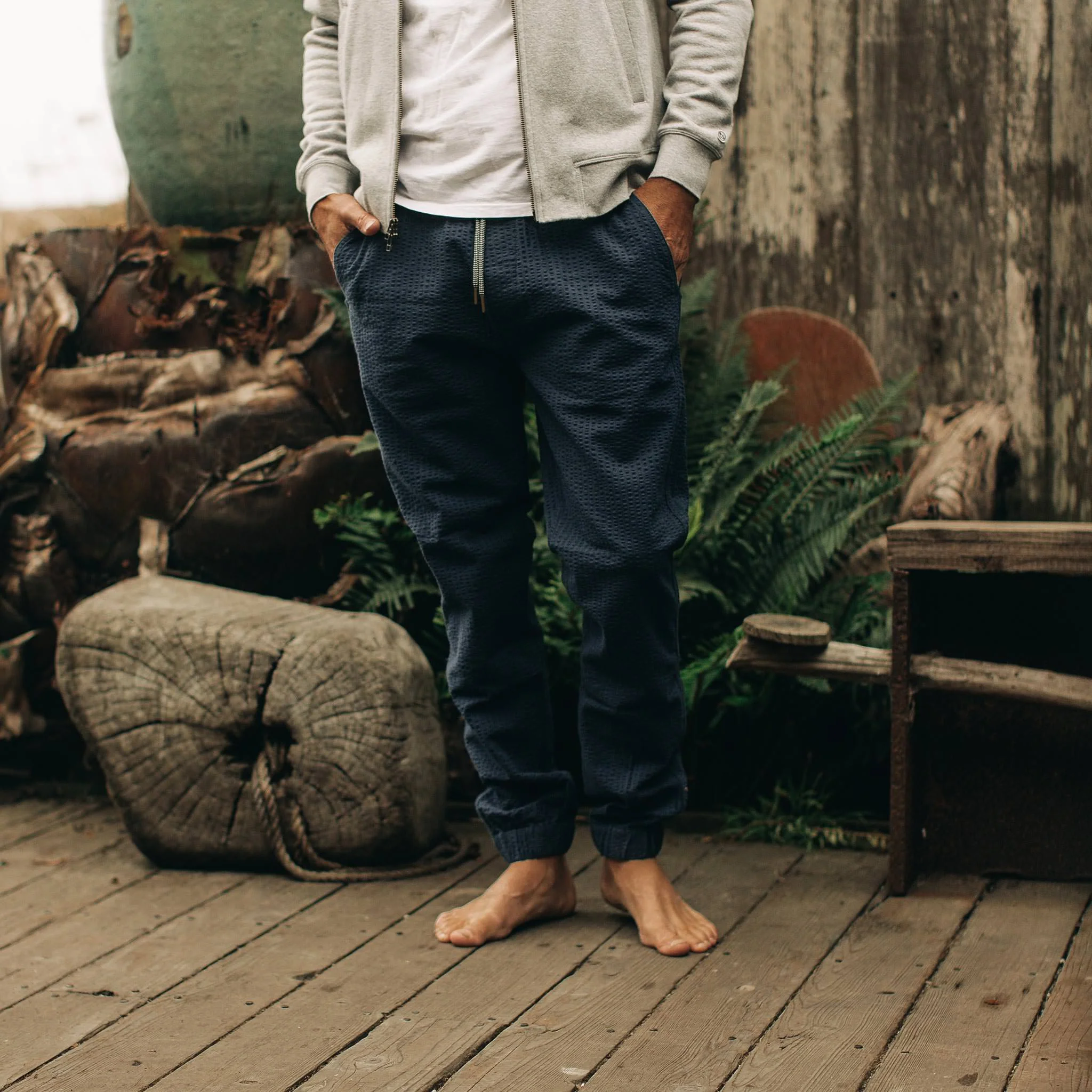 The Après Pant in Navy Seersucker - Image 2