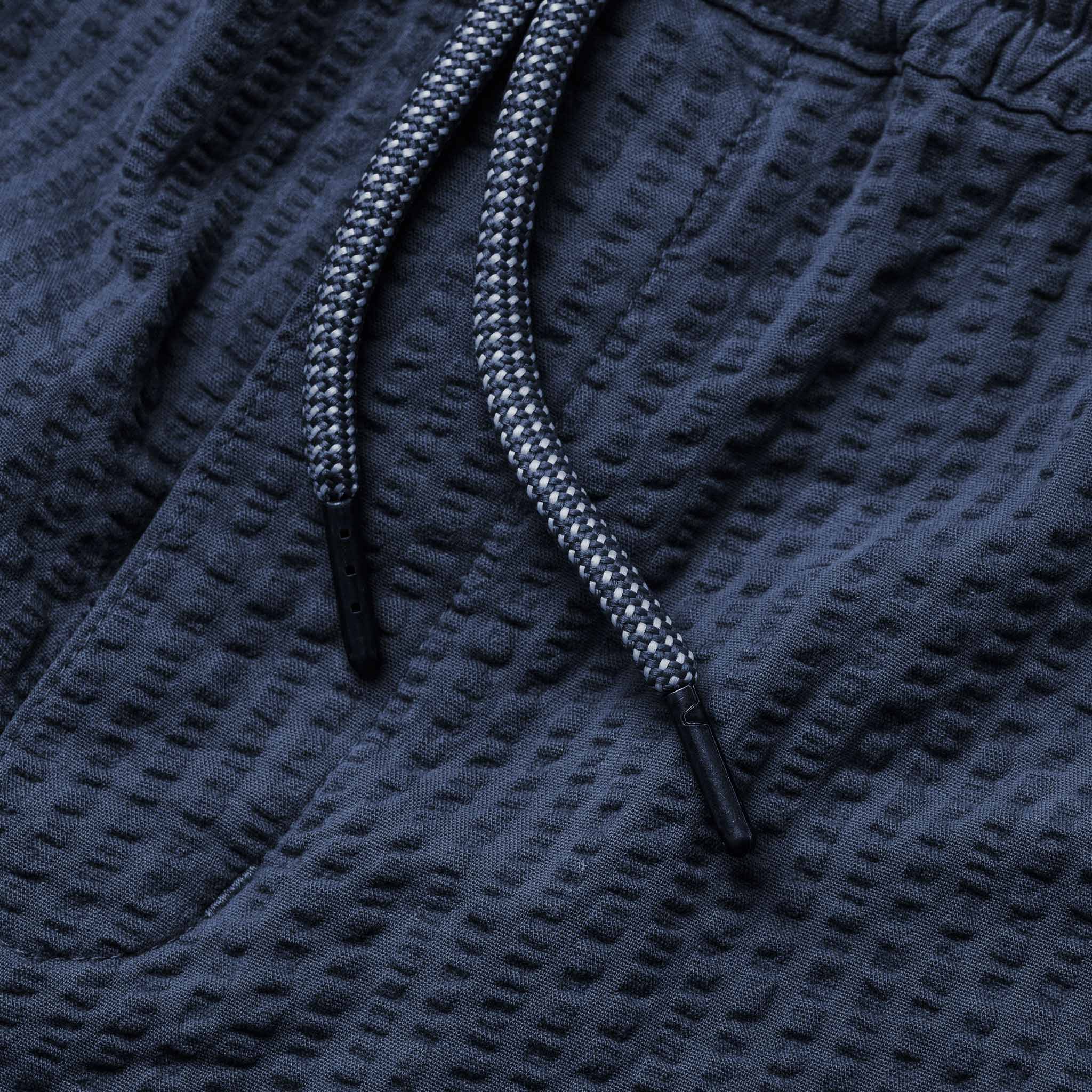 The Après Pant in Navy Seersucker - Image 7