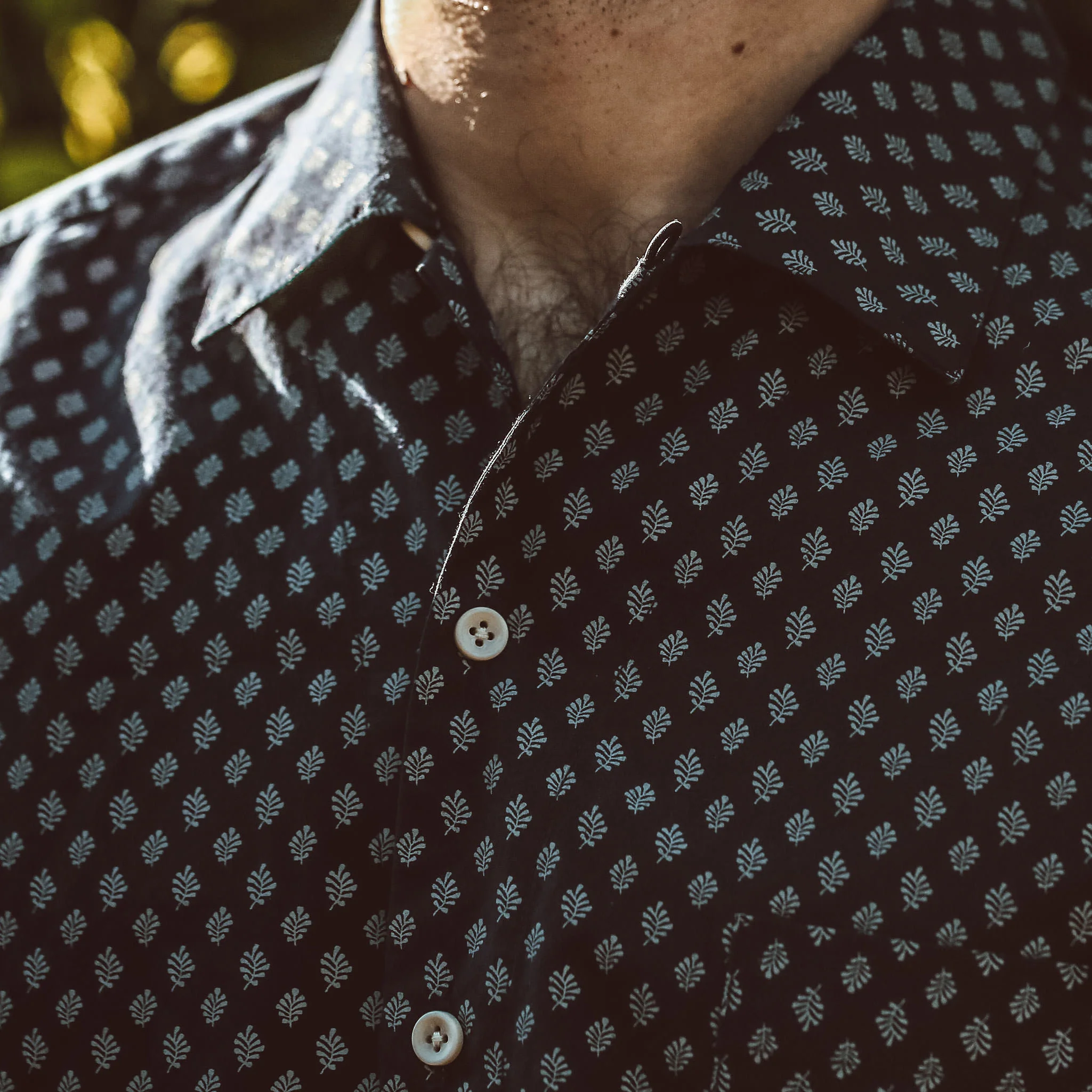 The Short Sleeve Hawthorne in Navy Floral - Image 3