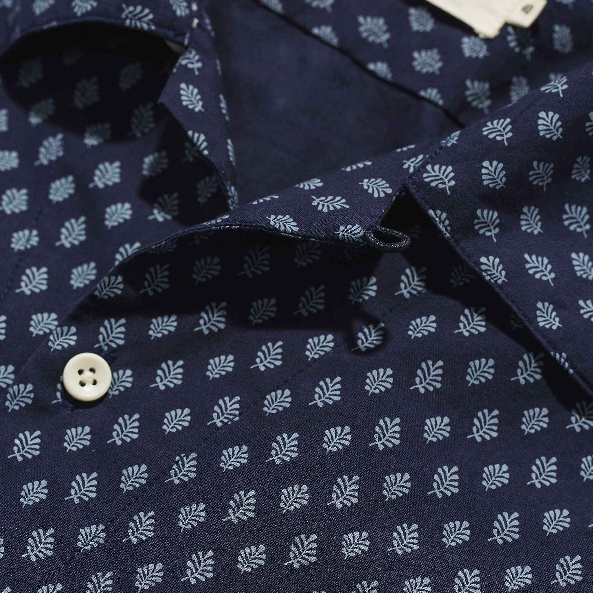 The Short Sleeve Hawthorne in Navy Floral - Image 5