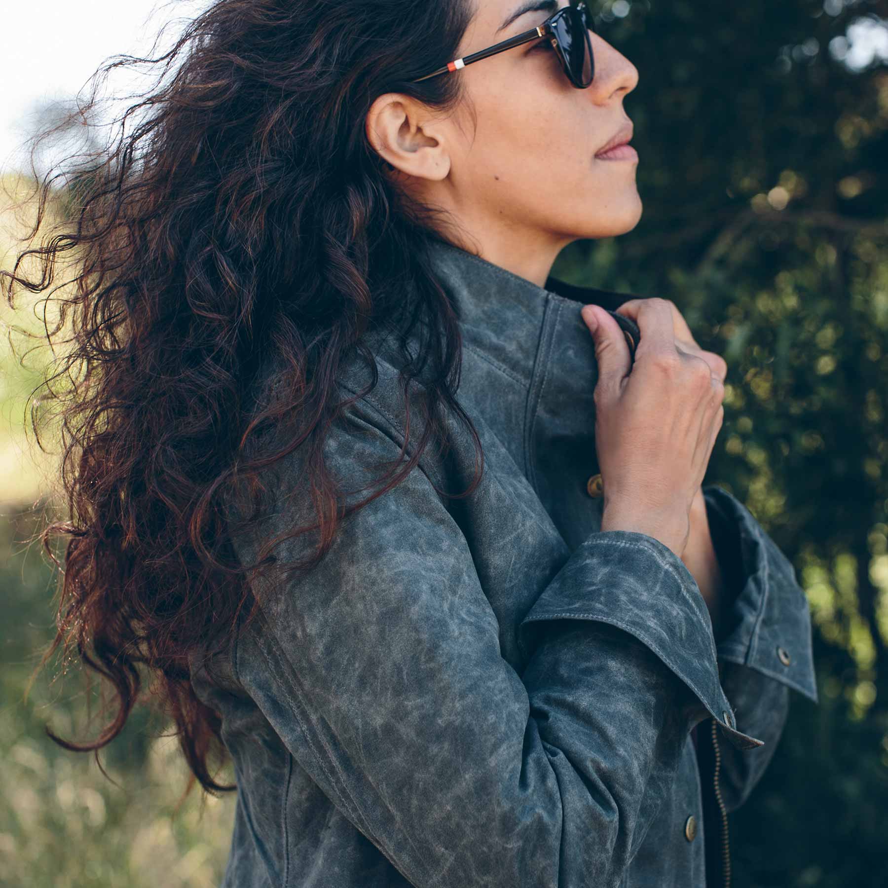 The Field Jacket in Dark Olive Beeswaxed Canvas - Image 3