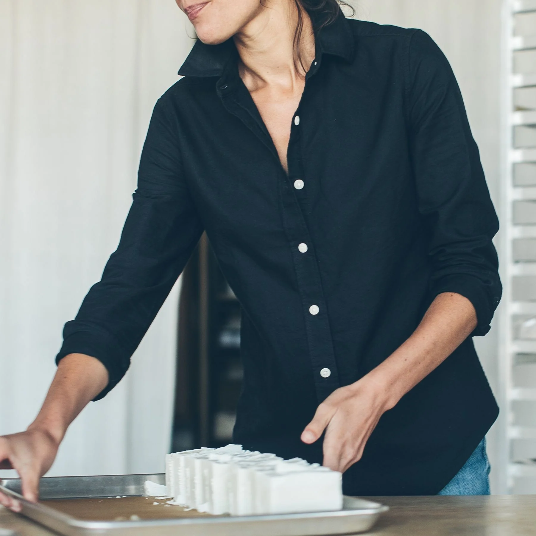 The Katherine in Washed Black Oxford - Image 4