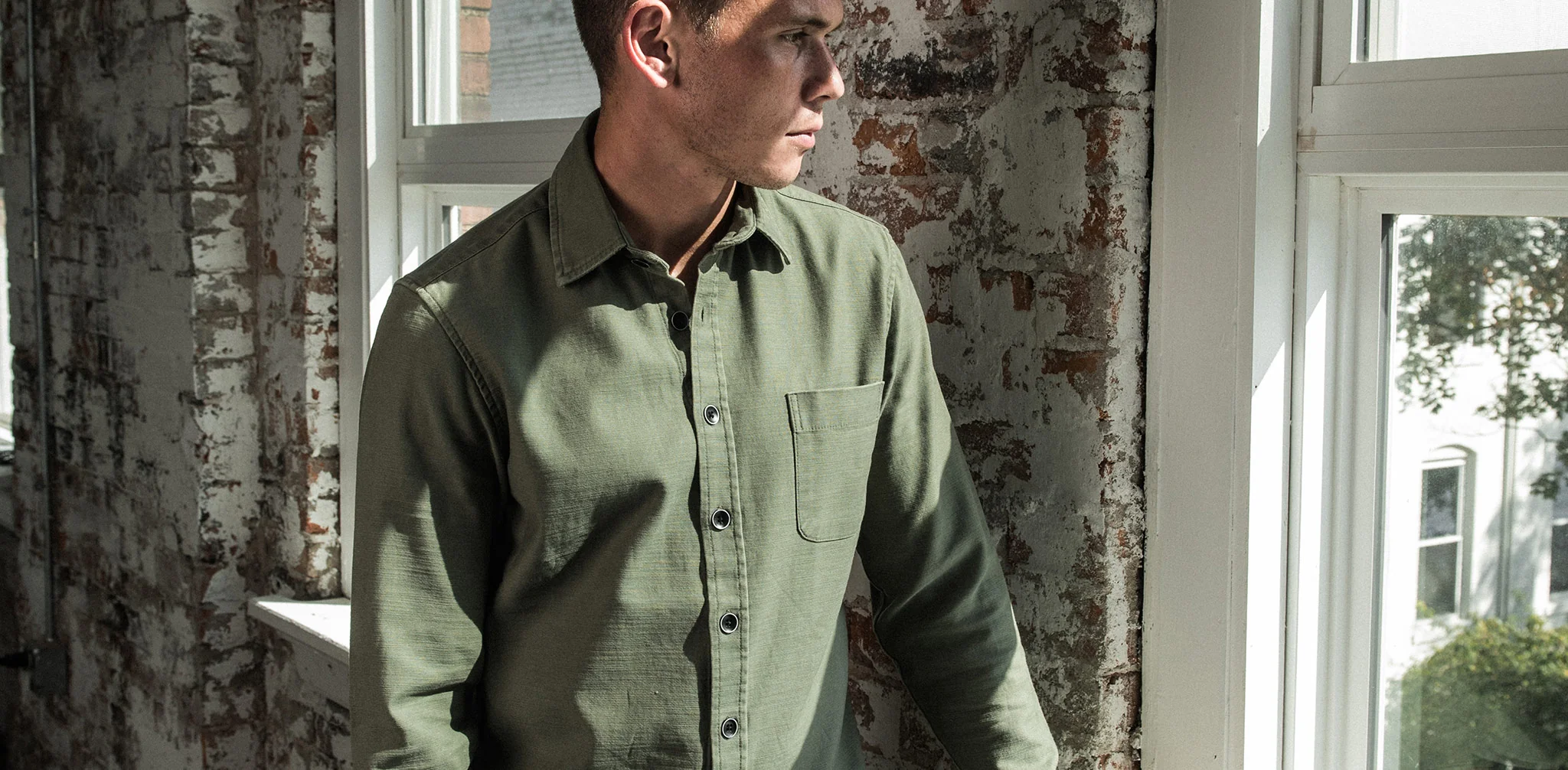 The Mechanic Shirt in Olive Reverse Sateen - Image 10
