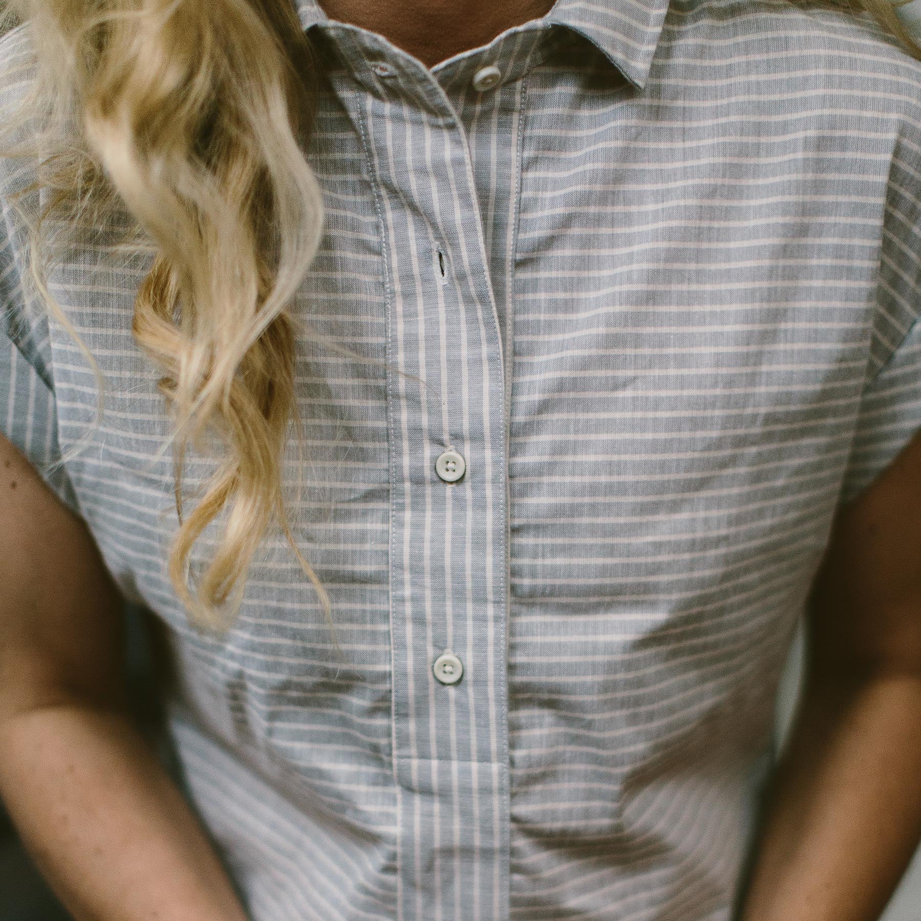 The Reese Popover in Grey Striped Chambray - Image 4